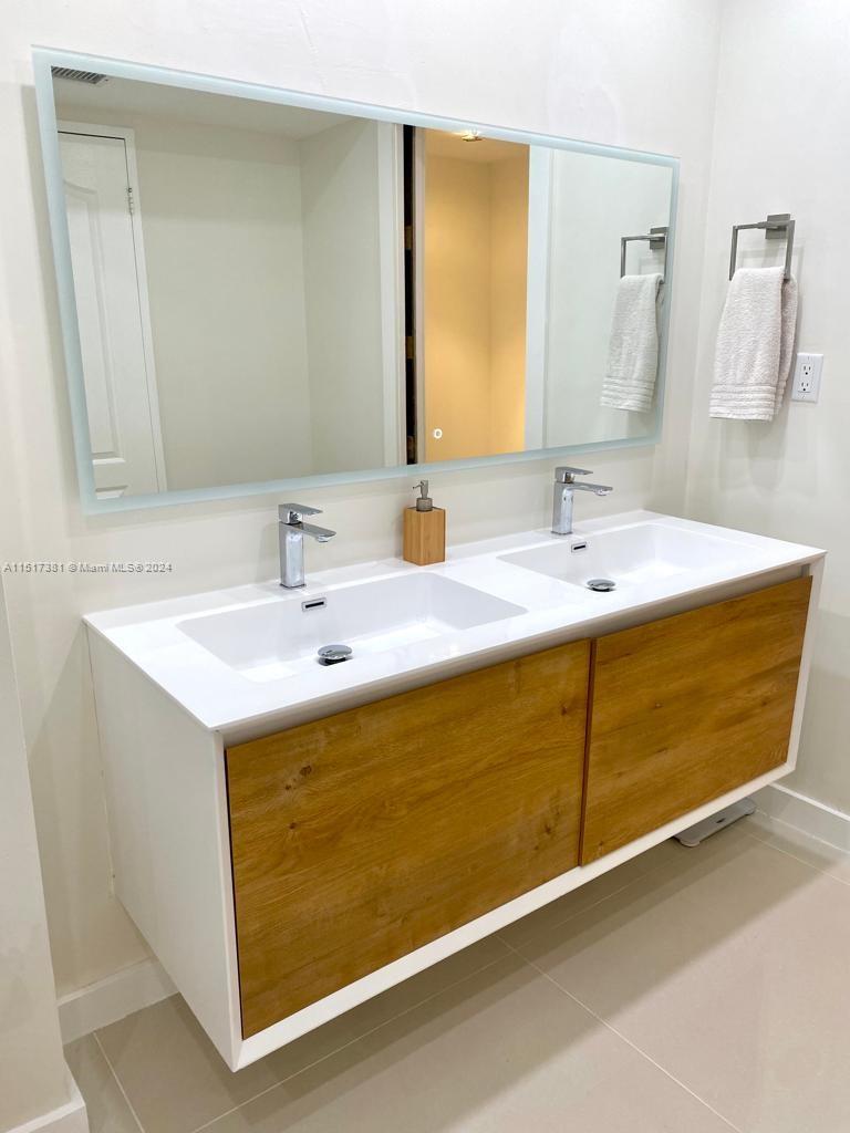 500 Three Islands Blvd 206, Hallandale Beach, Florida 33009, 2 Bedrooms Bedrooms, ,2 BathroomsBathrooms,Residentiallease,For Rent,500 Three Islands Blvd 206,A11517381