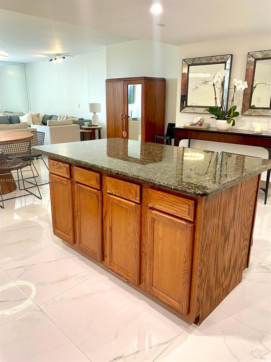 500 Three Islands Blvd 206, Hallandale Beach, Florida 33009, 2 Bedrooms Bedrooms, ,2 BathroomsBathrooms,Residentiallease,For Rent,500 Three Islands Blvd 206,A11517381