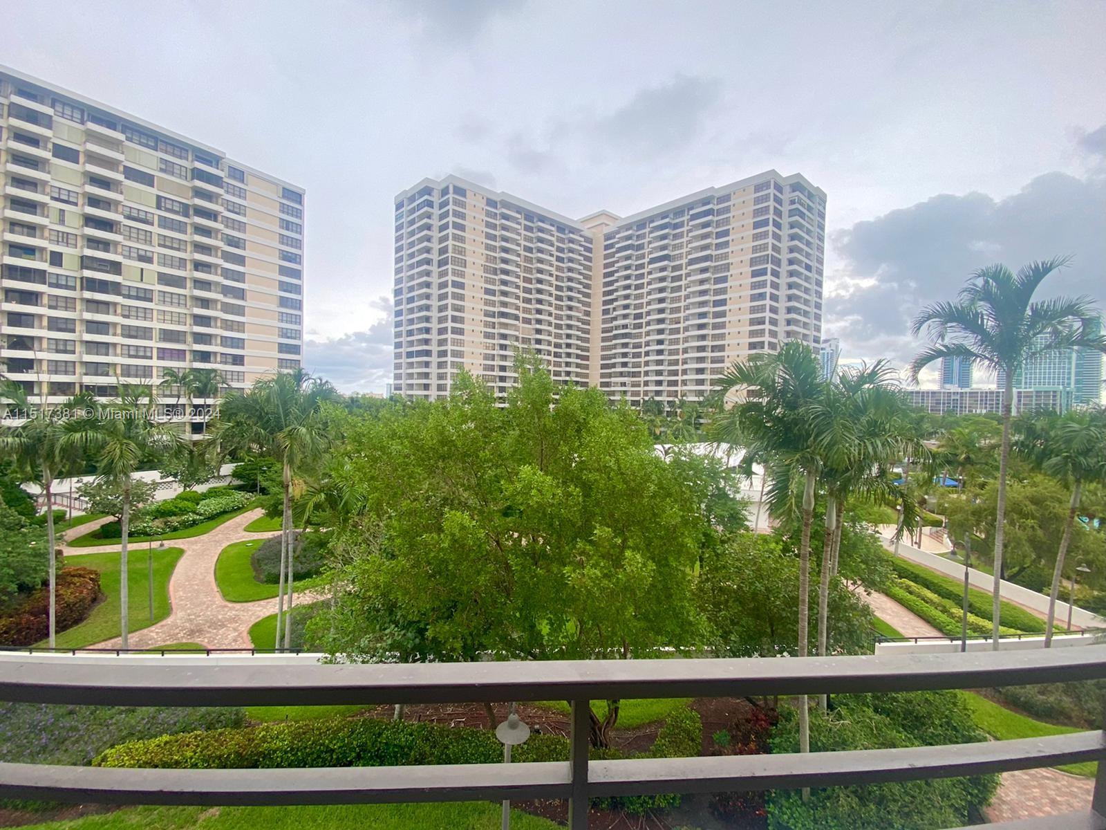 500 Three Islands Blvd 206, Hallandale Beach, Florida 33009, 2 Bedrooms Bedrooms, ,2 BathroomsBathrooms,Residentiallease,For Rent,500 Three Islands Blvd 206,A11517381