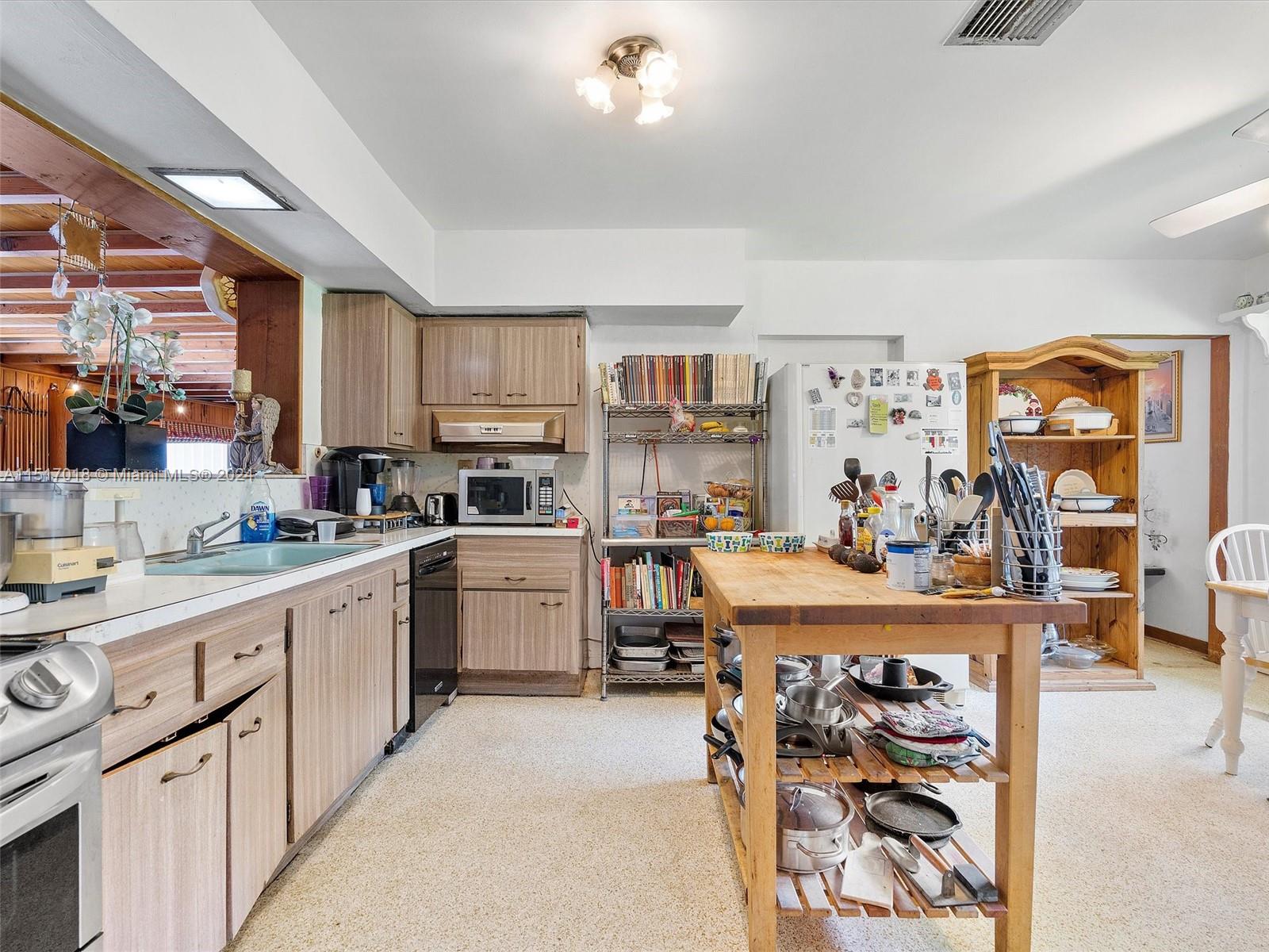 5901 160th Ave, Southwest Ranches, FL, 33331 United States, 7 Bedrooms Bedrooms, ,5 BathroomsBathrooms,Residential,For Sale,160th Ave,A11517018