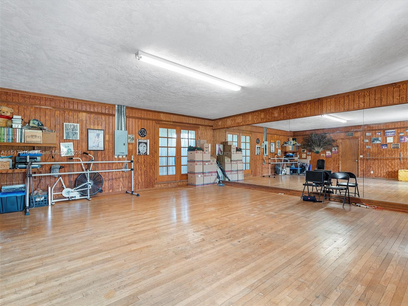 5901 160th Ave, Southwest Ranches, FL, 33331 United States, 7 Bedrooms Bedrooms, ,5 BathroomsBathrooms,Residential,For Sale,160th Ave,A11517018