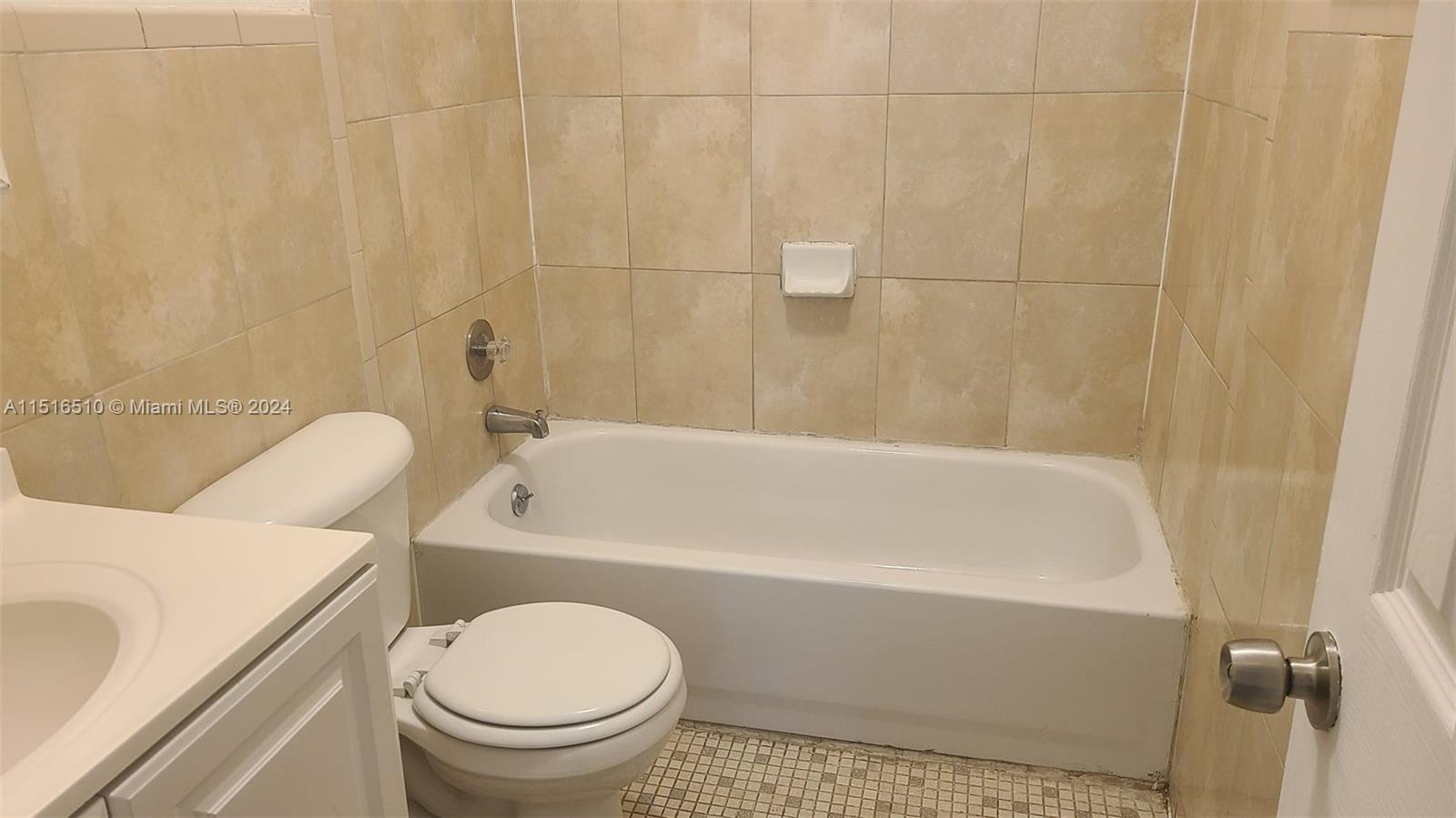 6940 Miami Gardens Dr 1-522, Hialeah, Florida 33015, 2 Bedrooms Bedrooms, ,1 BathroomBathrooms,Residentiallease,For Rent,6940 Miami Gardens Dr 1-522,A11516510