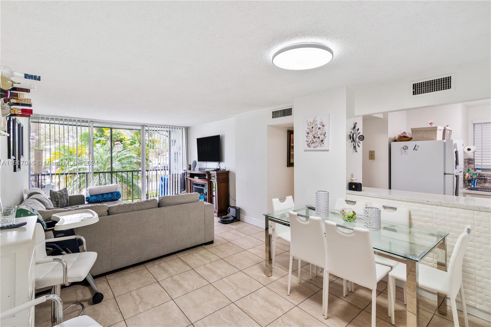 210 Fontainebleau Blvd 206, Miami, Florida 33172, 2 Bedrooms Bedrooms, ,2 BathroomsBathrooms,Residential,For Sale,210 Fontainebleau Blvd 206,A11517045