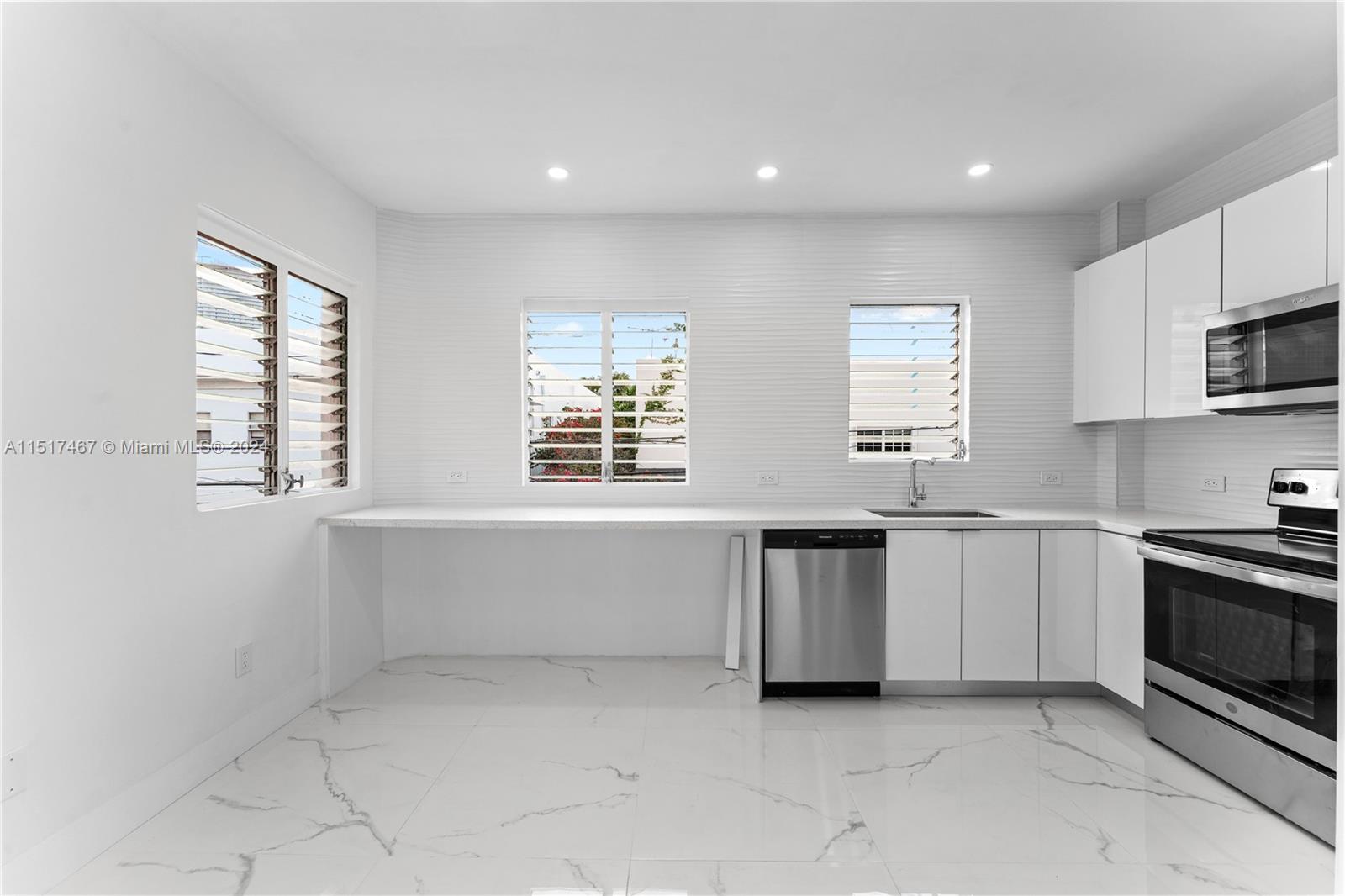 842 Meridian Ave 2D, Miami Beach, Florida 33139, 1 Bedroom Bedrooms, ,1 BathroomBathrooms,Residentiallease,For Rent,842 Meridian Ave 2D,A11517467