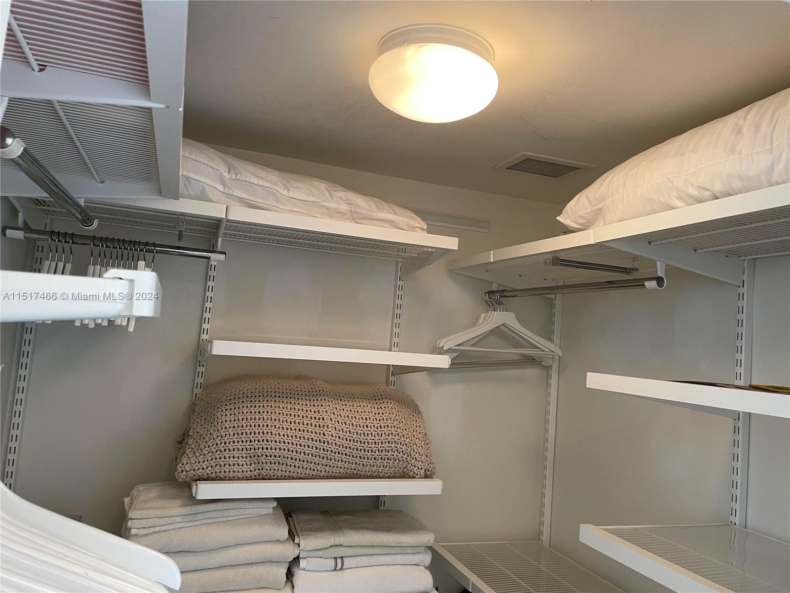 19501 W Country Club Dr 2412, Aventura, Florida 33180, 2 Bedrooms Bedrooms, ,2 BathroomsBathrooms,Residentiallease,For Rent,19501 W Country Club Dr 2412,A11517466