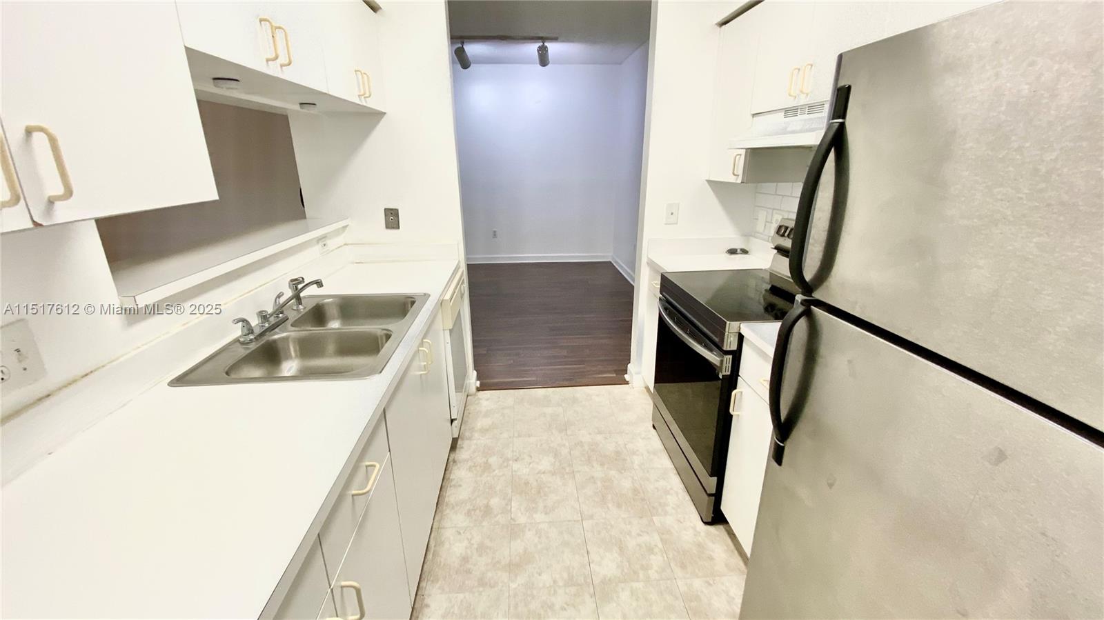 19901 Country Club Dr, Aventura, FL, 33180 United States, 1 Bedroom Bedrooms, ,1 BathroomBathrooms,Residential,For Sale,Country Club Dr,A11517612