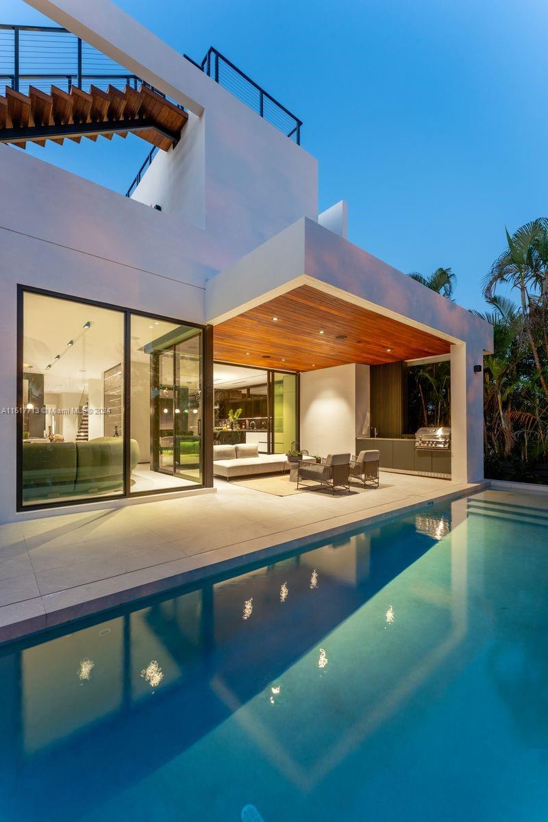 1098 Venetian Dr, Miami, FL, 33139 United States, 5 Bedrooms Bedrooms, ,5 BathroomsBathrooms,Residential,For Sale,Venetian Dr,A11517713