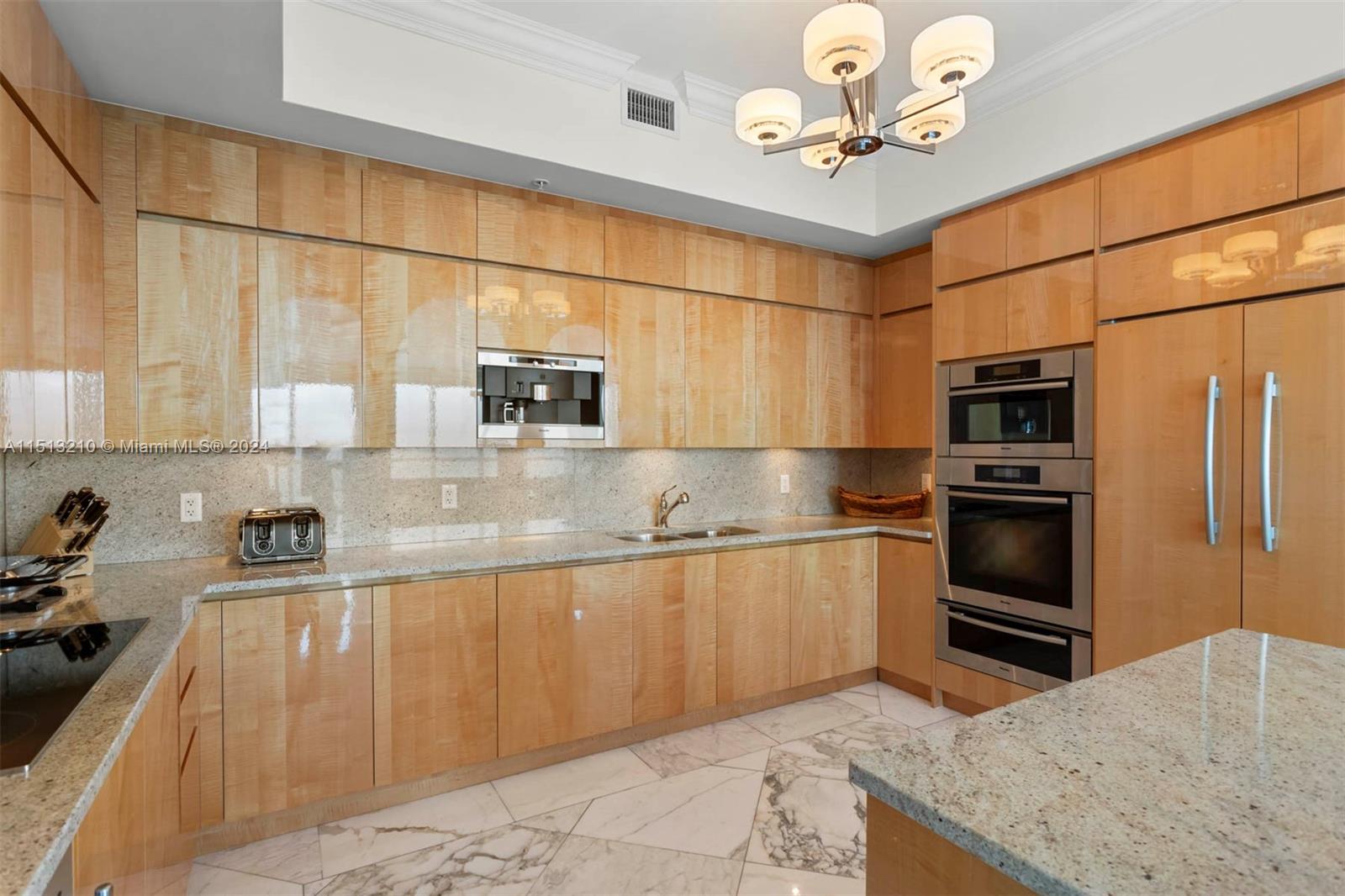 50 Pointe Dr, Miami Beach, FL, 33139 United States, 3 Bedrooms Bedrooms, ,4 BathroomsBathrooms,Residential,For Sale,Pointe Dr,A11513210