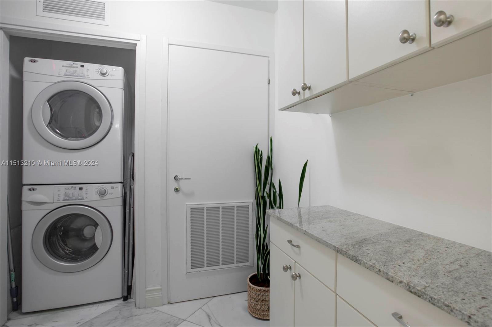 50 Pointe Dr, Miami Beach, FL, 33139 United States, 3 Bedrooms Bedrooms, ,4 BathroomsBathrooms,Residential,For Sale,Pointe Dr,A11513210