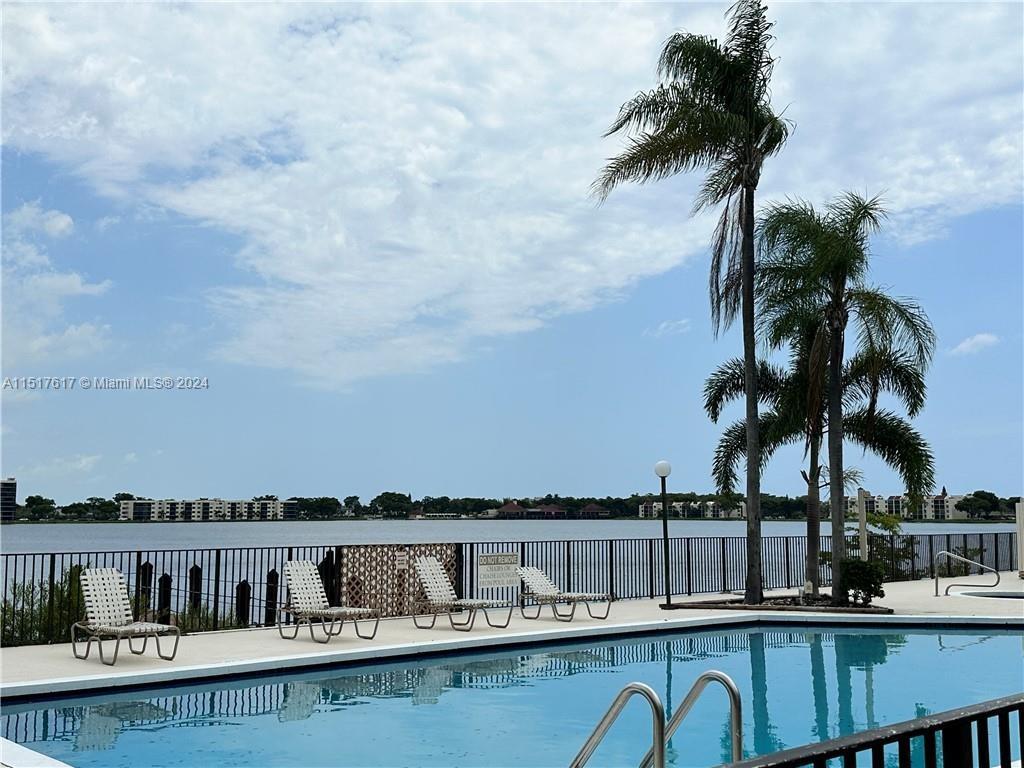 118 Lake Emerald Dr 109, Oakland Park, Florida 33309, 2 Bedrooms Bedrooms, ,2 BathroomsBathrooms,Residentiallease,For Rent,118 Lake Emerald Dr 109,A11517617