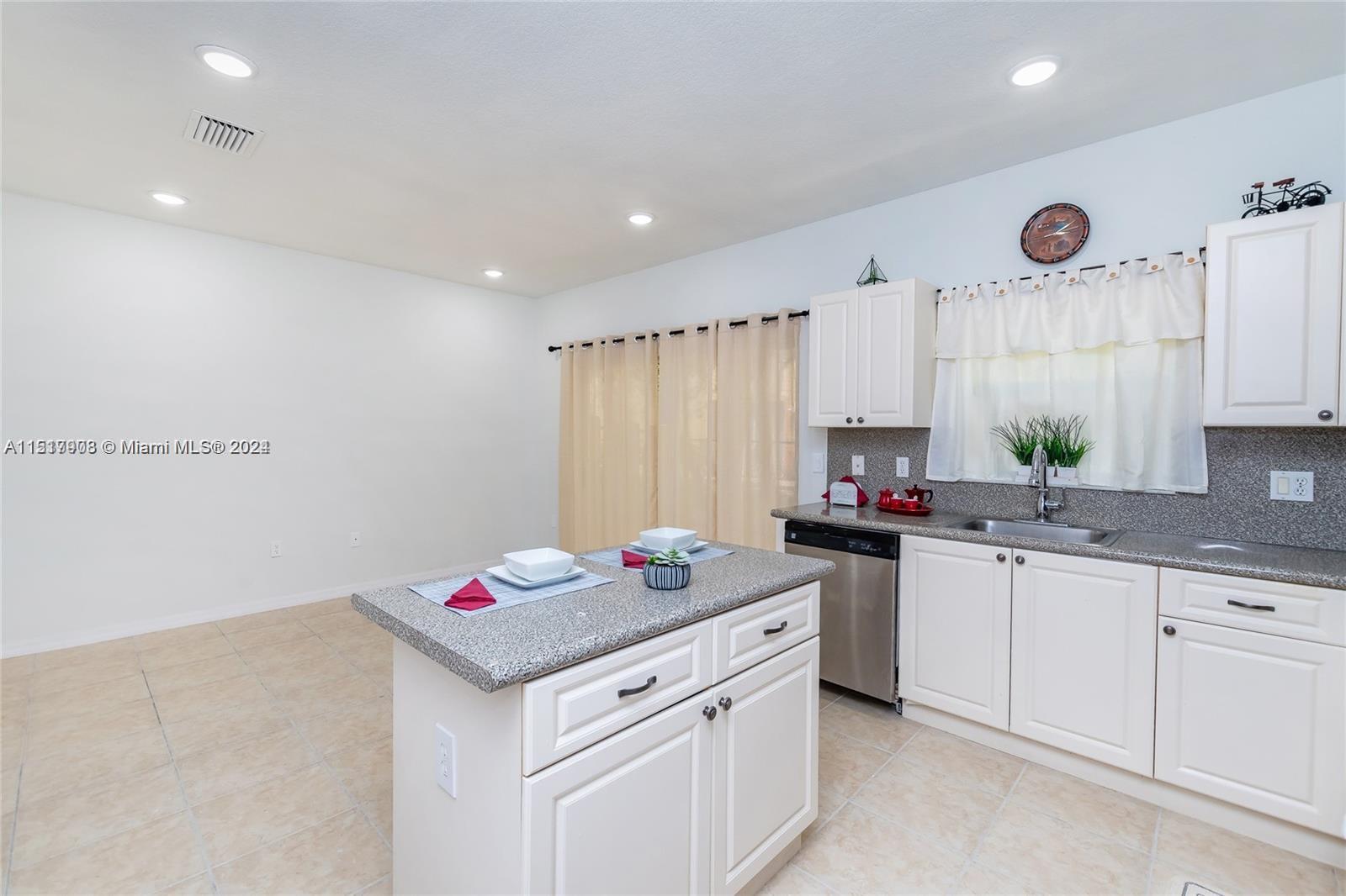 2909 SE 15th Ter 2909, Homestead, Florida 33035, 3 Bedrooms Bedrooms, ,2 BathroomsBathrooms,Residential,For Sale,2909 SE 15th Ter 2909,A11517908