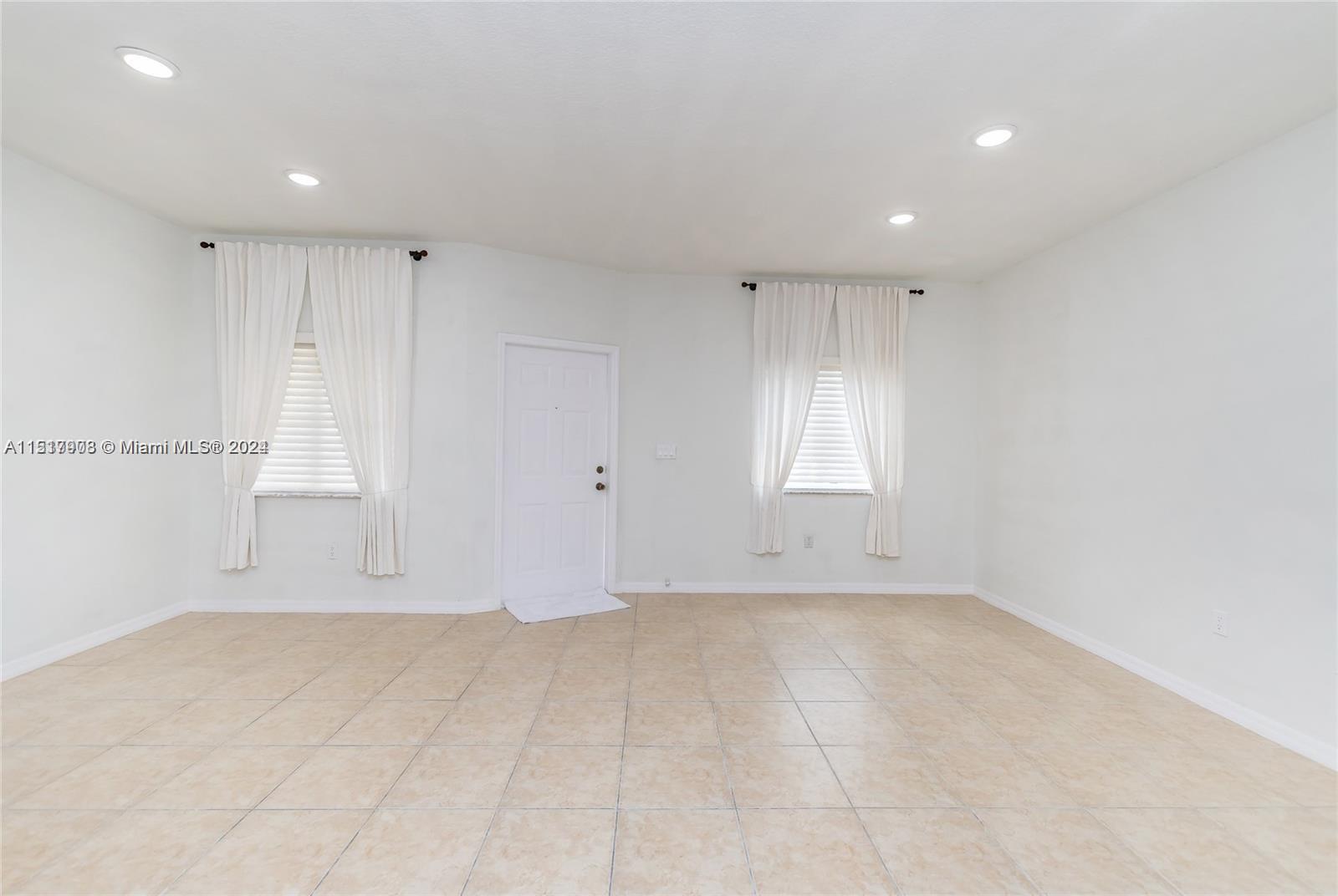 2909 SE 15th Ter 2909, Homestead, Florida 33035, 3 Bedrooms Bedrooms, ,2 BathroomsBathrooms,Residential,For Sale,2909 SE 15th Ter 2909,A11517908