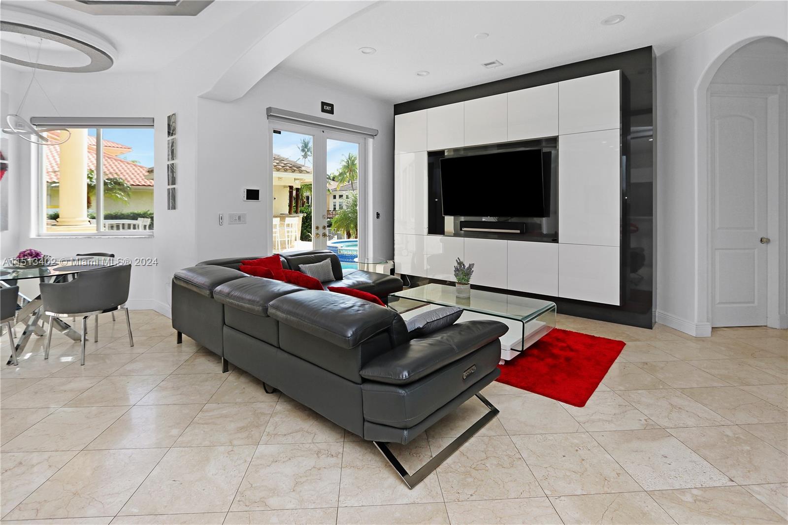 922 Washington St, Hollywood, FL, 33019 United States, 5 Bedrooms Bedrooms, ,4 BathroomsBathrooms,Residential,For Sale,Washington St,A11513402