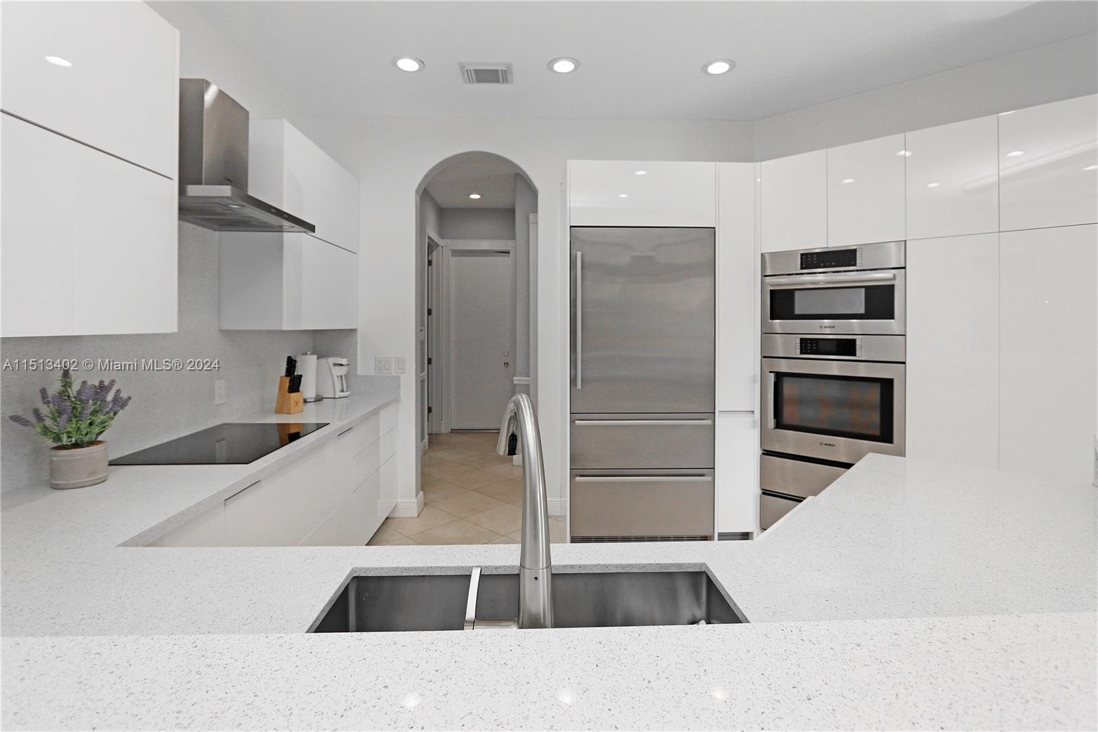 922 Washington St, Hollywood, FL, 33019 United States, 5 Bedrooms Bedrooms, ,4 BathroomsBathrooms,Residential,For Sale,Washington St,A11513402