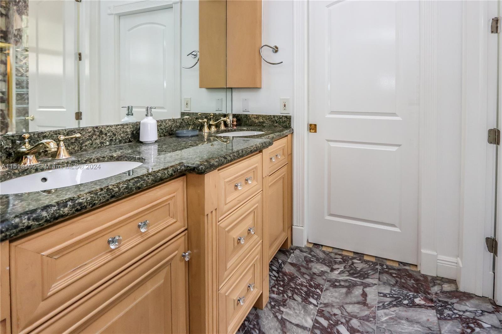 922 Washington St, Hollywood, FL, 33019 United States, 5 Bedrooms Bedrooms, ,4 BathroomsBathrooms,Residential,For Sale,Washington St,A11513402