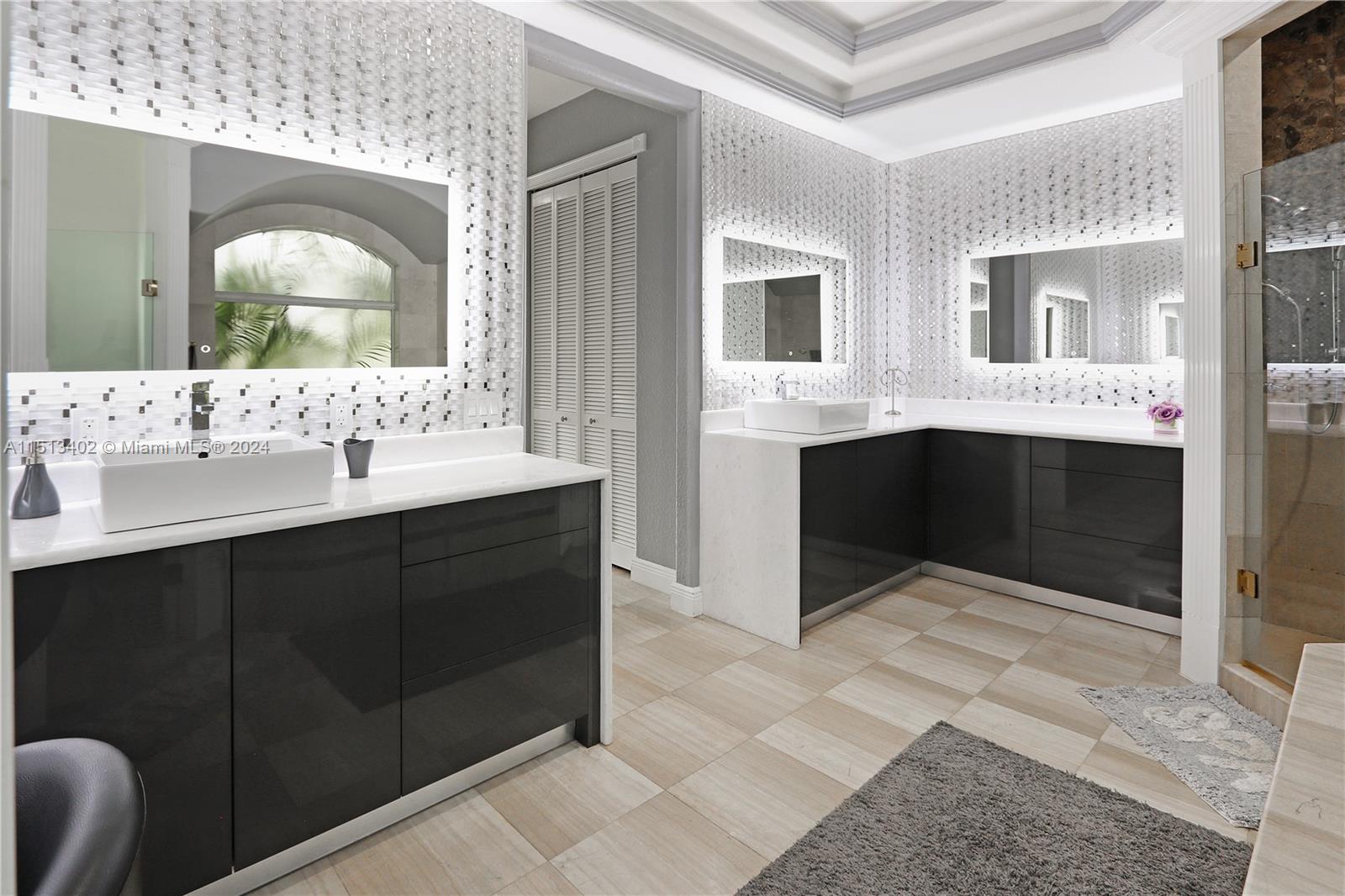 922 Washington St, Hollywood, FL, 33019 United States, 5 Bedrooms Bedrooms, ,4 BathroomsBathrooms,Residential,For Sale,Washington St,A11513402