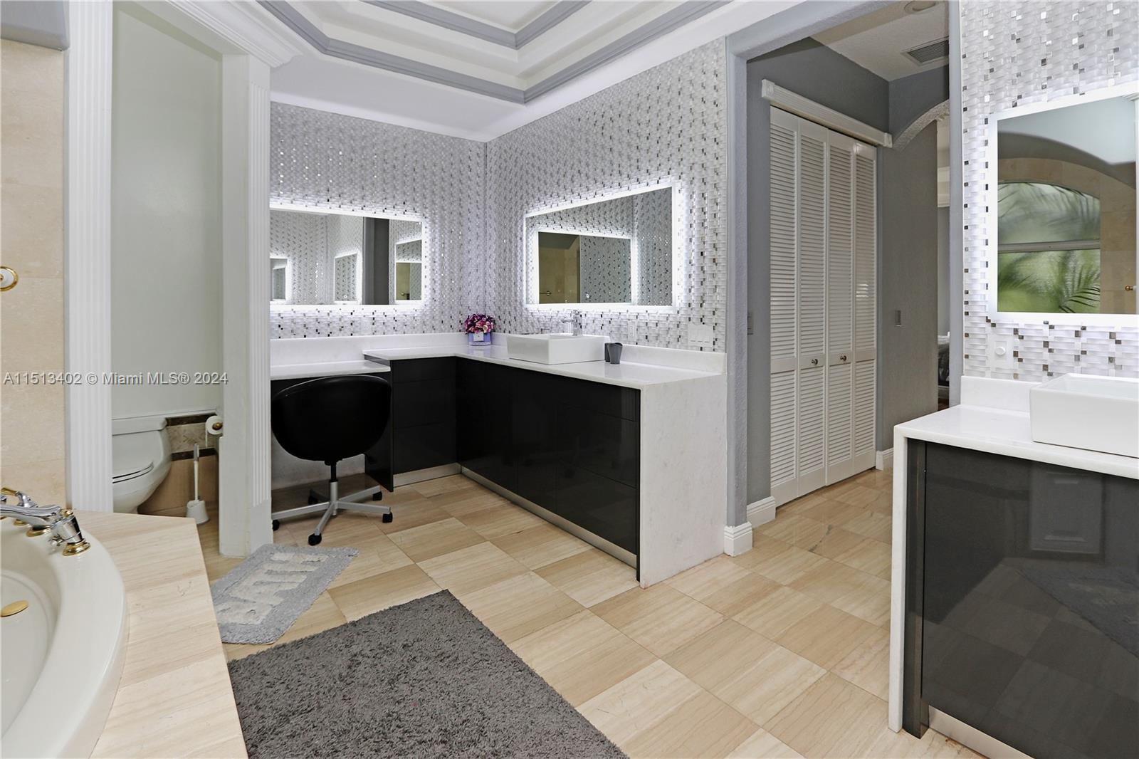 922 Washington St, Hollywood, FL, 33019 United States, 5 Bedrooms Bedrooms, ,4 BathroomsBathrooms,Residential,For Sale,Washington St,A11513402