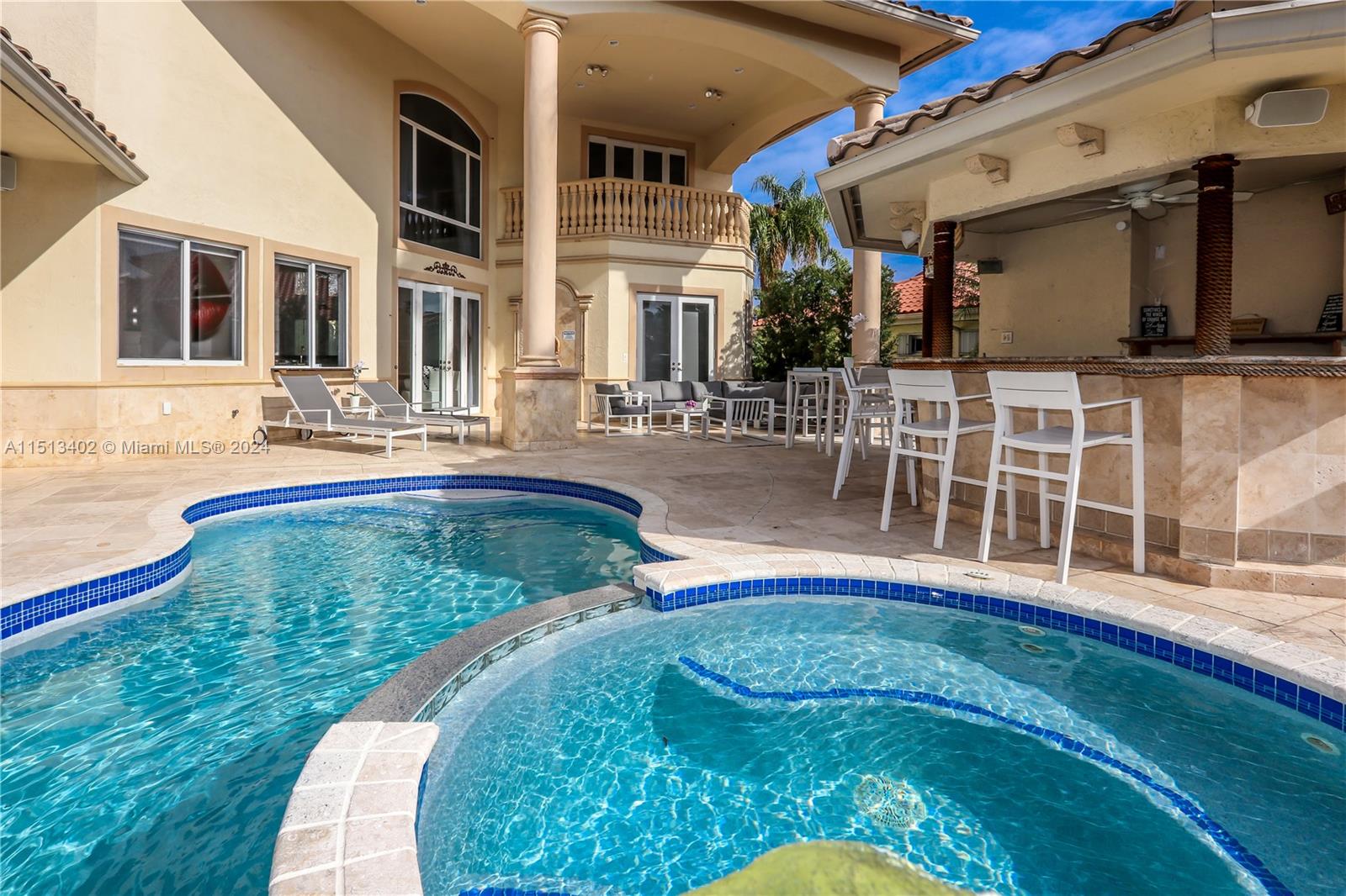 922 Washington St, Hollywood, FL, 33019 United States, 5 Bedrooms Bedrooms, ,4 BathroomsBathrooms,Residential,For Sale,Washington St,A11513402