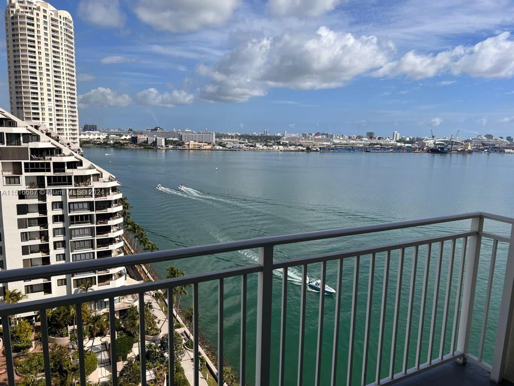 Brickell Key... where luxury meets nature. Enjoy this perfect location on this beautiful fully furnished unit with great views. Walking distance from Brickell City Center, the heart of it all... Shopping, Restaurants, Movie Theater and more. Building has a NEW Convenience Store, brand NEW pool/amenities area including tennis court, plus a gym, club house and business center. Must see it to appreciate it.