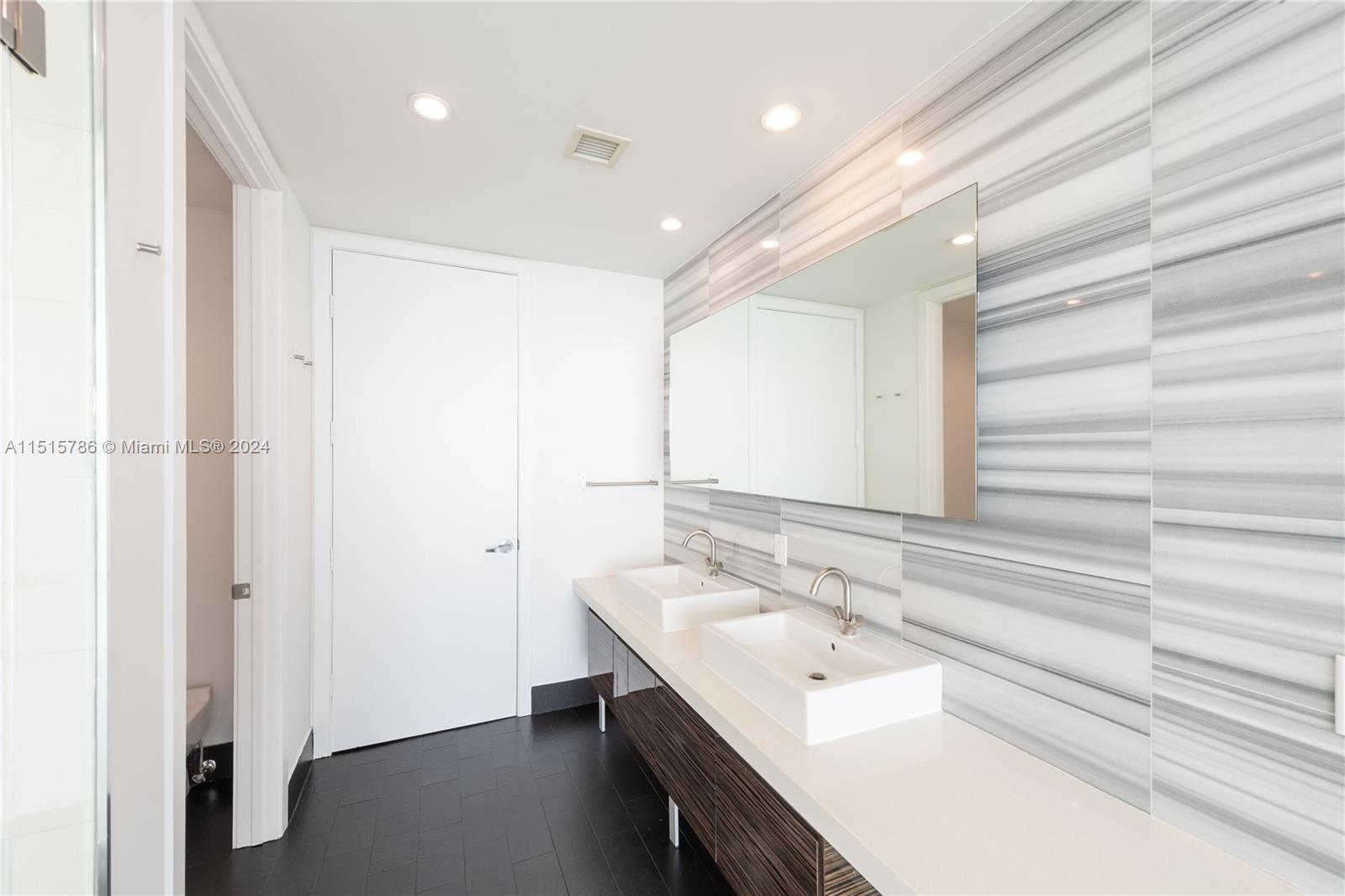 1100 Biscayne Blvd 3604, Miami, Florida 33132, 2 Bedrooms Bedrooms, ,2 BathroomsBathrooms,Residentiallease,For Rent,1100 Biscayne Blvd 3604,A11515786