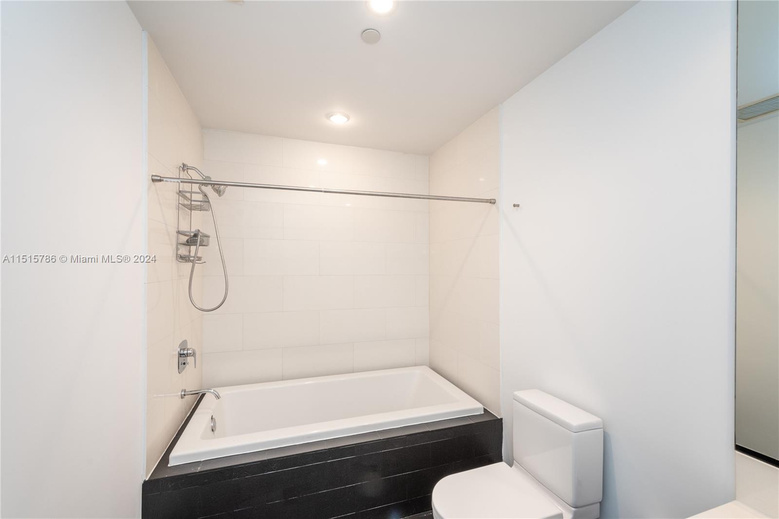 1100 Biscayne Blvd 3604, Miami, Florida 33132, 2 Bedrooms Bedrooms, ,2 BathroomsBathrooms,Residentiallease,For Rent,1100 Biscayne Blvd 3604,A11515786