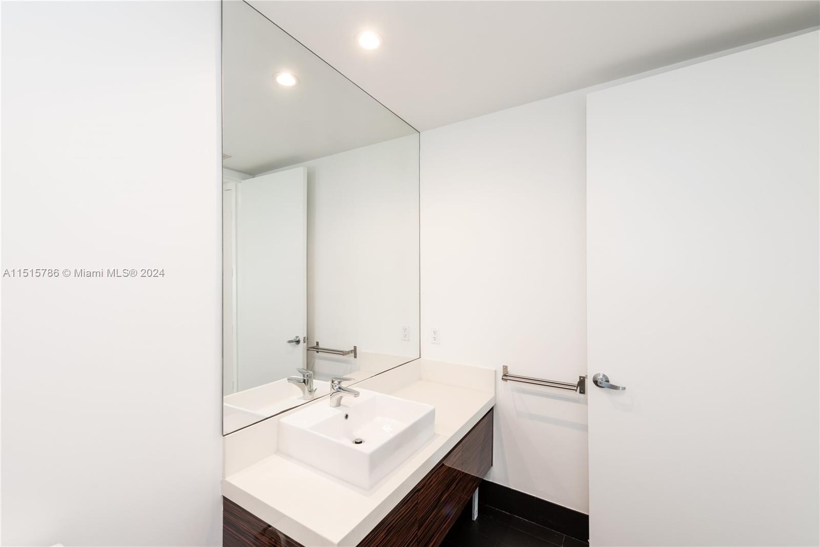 1100 Biscayne Blvd 3604, Miami, Florida 33132, 2 Bedrooms Bedrooms, ,2 BathroomsBathrooms,Residentiallease,For Rent,1100 Biscayne Blvd 3604,A11515786