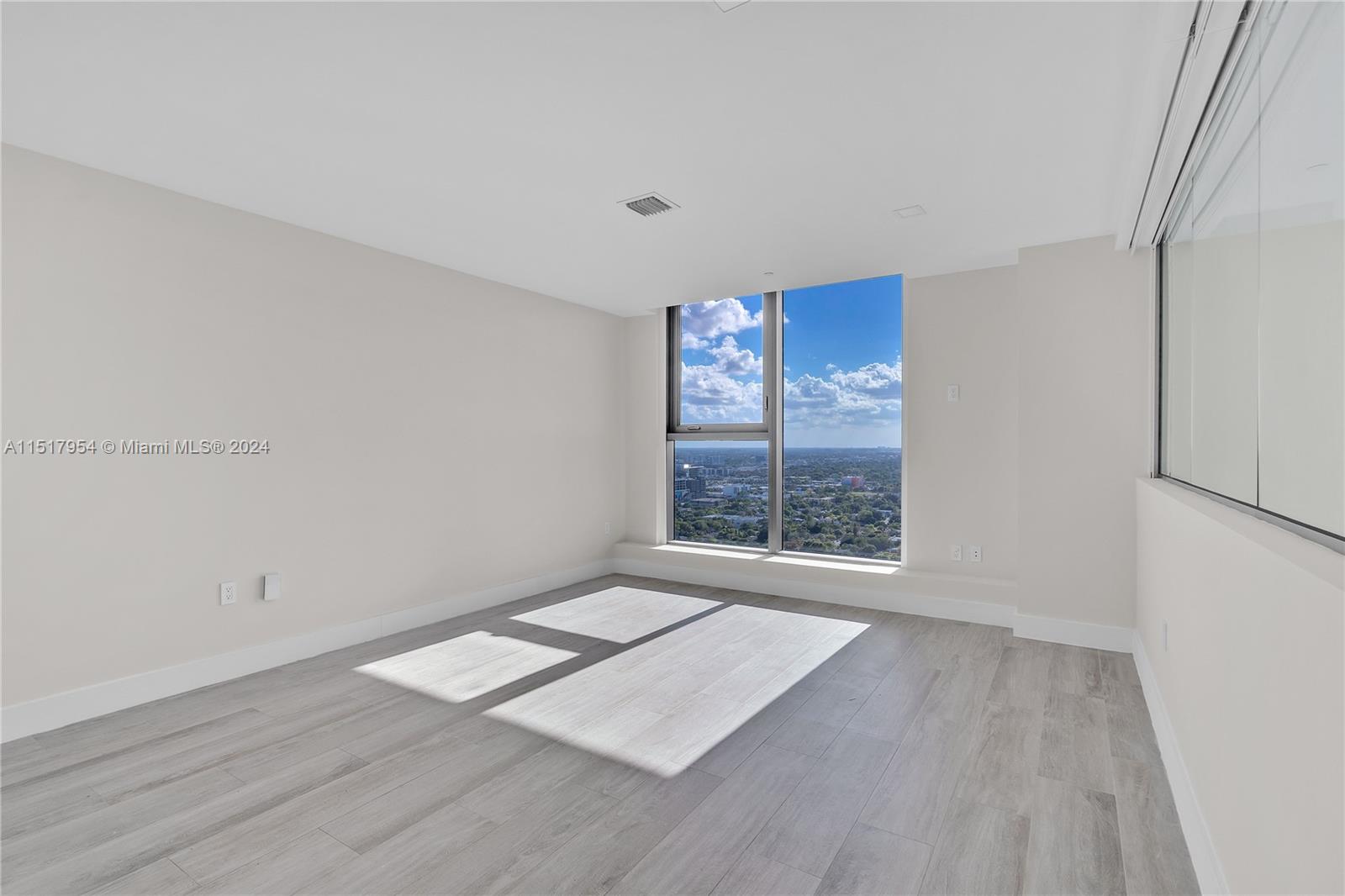 121 NE 34th St PH3217, Miami, Florida 33137, 4 Bedrooms Bedrooms, ,4 BathroomsBathrooms,Residentiallease,For Rent,121 NE 34th St PH3217,A11517954