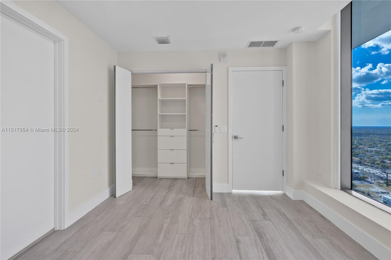 121 NE 34th St PH3217, Miami, Florida 33137, 4 Bedrooms Bedrooms, ,4 BathroomsBathrooms,Residentiallease,For Rent,121 NE 34th St PH3217,A11517954