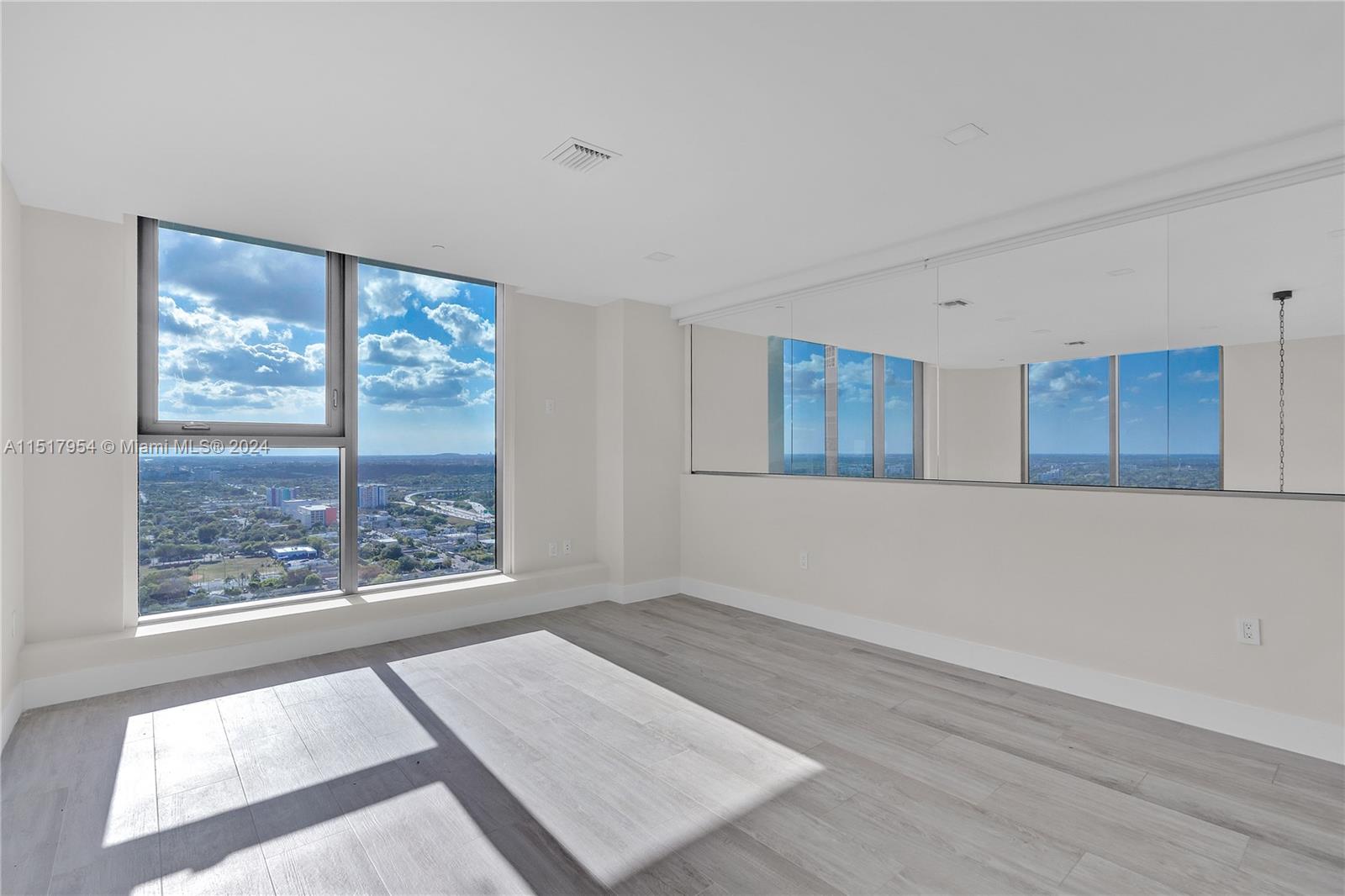 121 NE 34th St PH3217, Miami, Florida 33137, 4 Bedrooms Bedrooms, ,4 BathroomsBathrooms,Residentiallease,For Rent,121 NE 34th St PH3217,A11517954