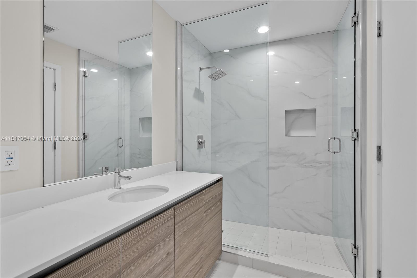 121 NE 34th St PH3217, Miami, Florida 33137, 4 Bedrooms Bedrooms, ,4 BathroomsBathrooms,Residentiallease,For Rent,121 NE 34th St PH3217,A11517954