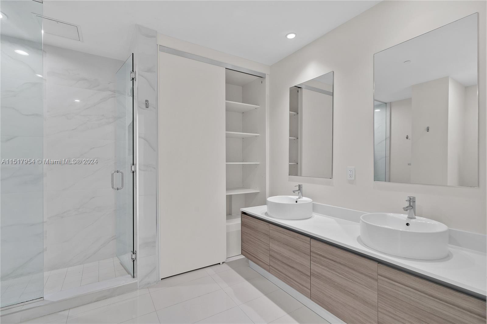 121 NE 34th St PH3217, Miami, Florida 33137, 4 Bedrooms Bedrooms, ,4 BathroomsBathrooms,Residentiallease,For Rent,121 NE 34th St PH3217,A11517954