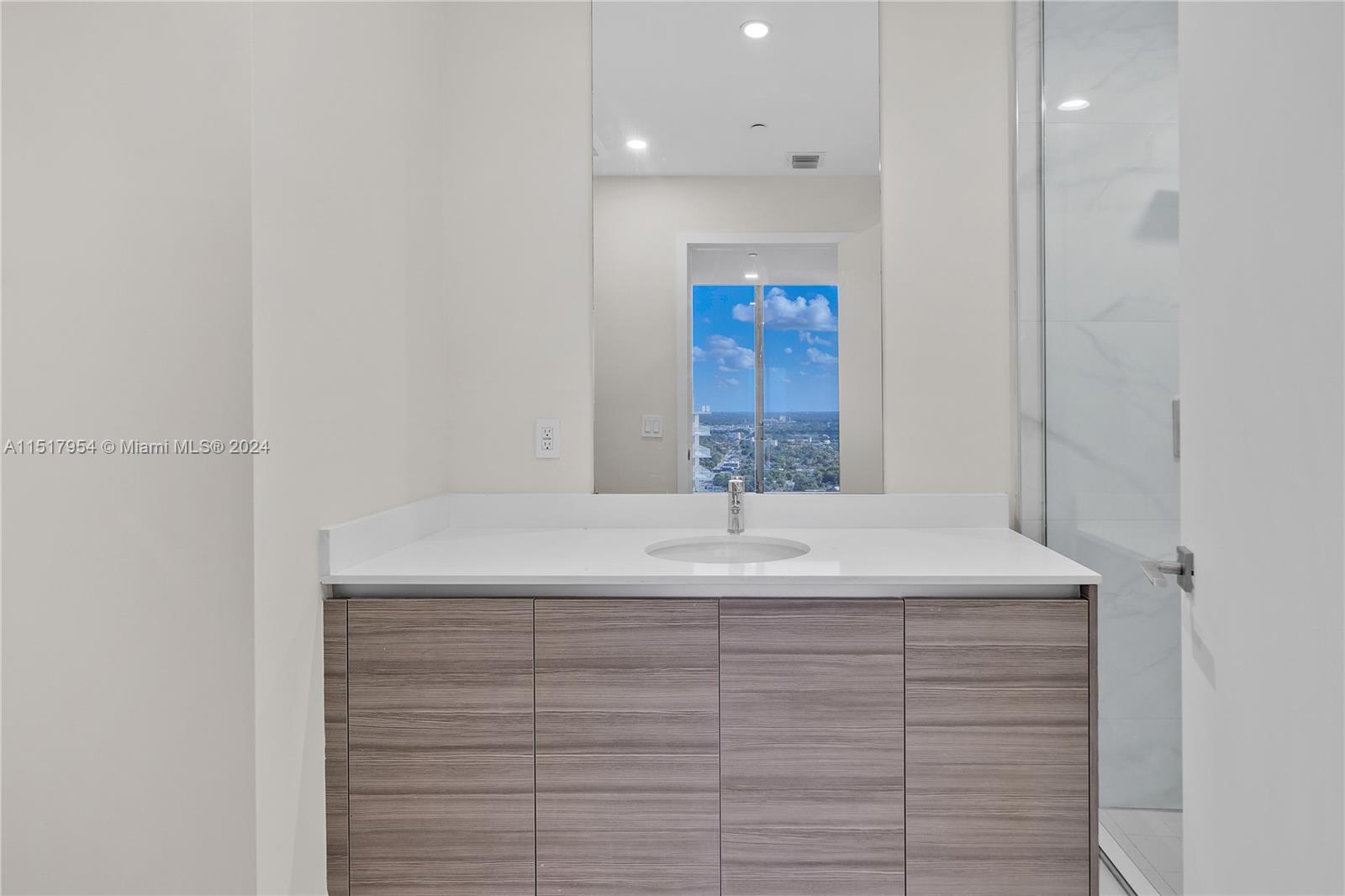 121 NE 34th St PH3217, Miami, Florida 33137, 4 Bedrooms Bedrooms, ,4 BathroomsBathrooms,Residentiallease,For Rent,121 NE 34th St PH3217,A11517954