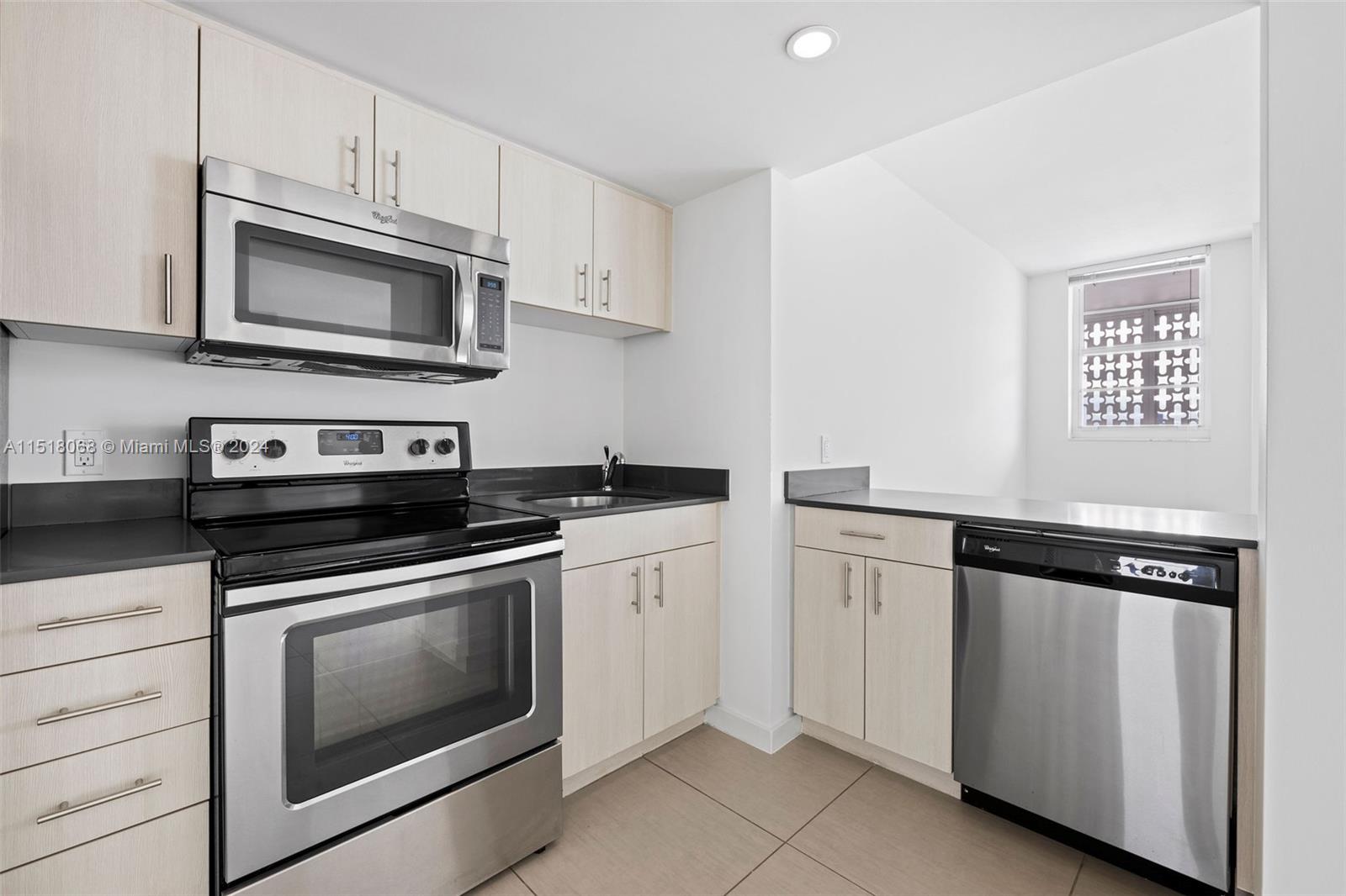 910 West Ave 1533, Miami Beach, Florida 33139, 1 Bedroom Bedrooms, ,1 BathroomBathrooms,Residentiallease,For Rent,910 West Ave 1533,A11518068