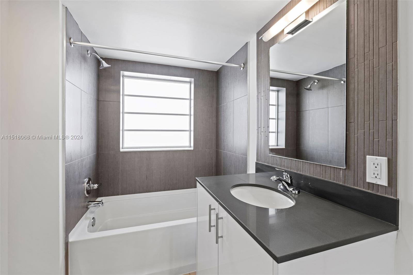 910 West Ave 1533, Miami Beach, Florida 33139, 1 Bedroom Bedrooms, ,1 BathroomBathrooms,Residentiallease,For Rent,910 West Ave 1533,A11518068