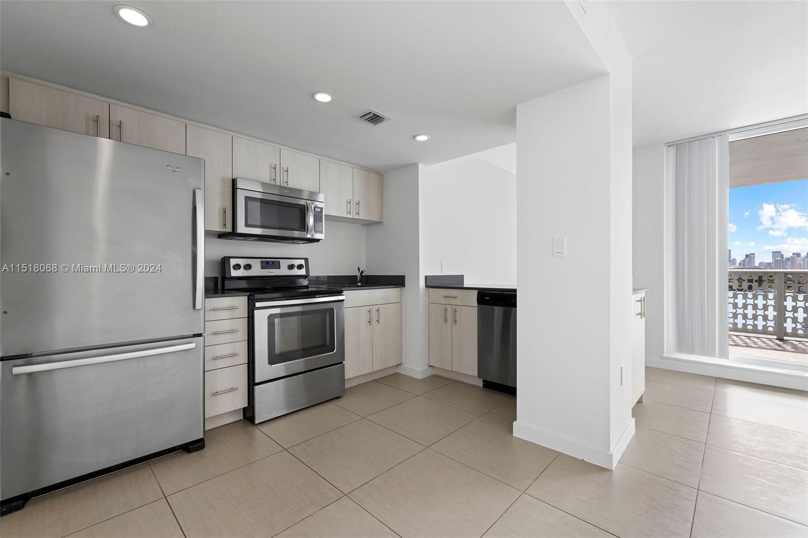 910 West Ave 1533, Miami Beach, Florida 33139, 1 Bedroom Bedrooms, ,1 BathroomBathrooms,Residentiallease,For Rent,910 West Ave 1533,A11518068