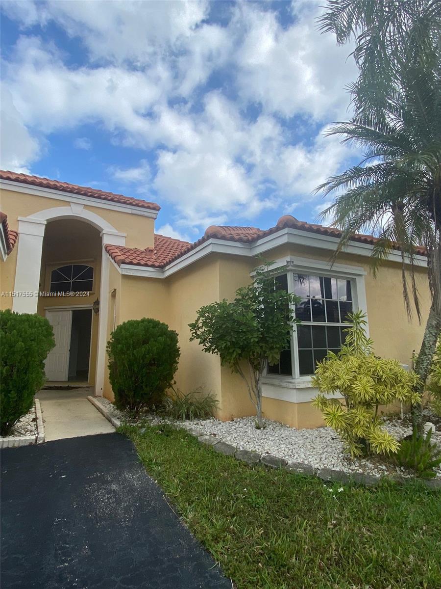 325 Somerset Way, Weston, FL, 33326 United States, 3 Bedrooms Bedrooms, ,2 BathroomsBathrooms,Residential,For Sale,Somerset Way,A11517555