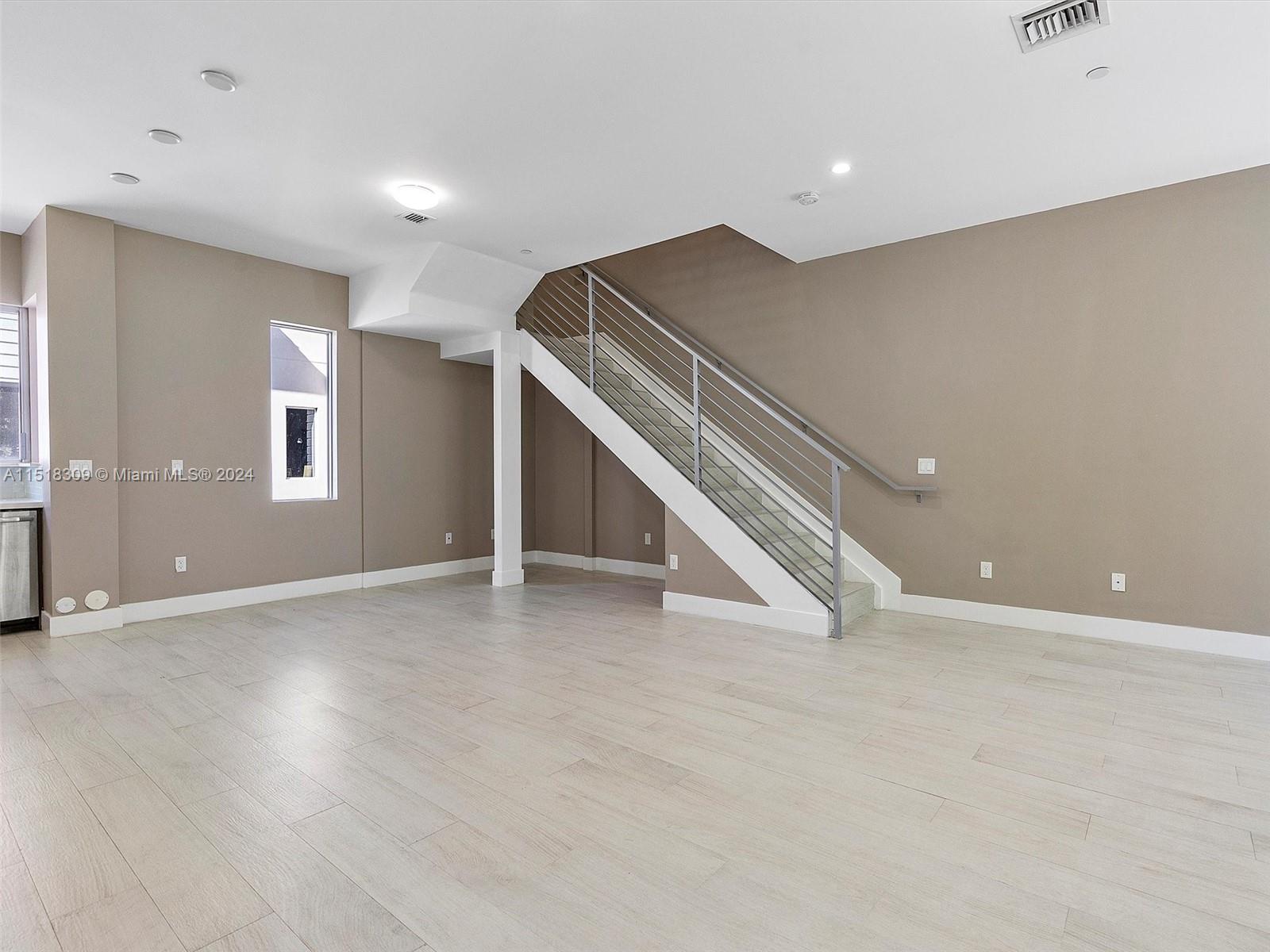 Fort Lauderdale, Florida 33304, 3 Bedrooms Bedrooms, ,3 BathroomsBathrooms,Residentiallease,For Rent,A11518309