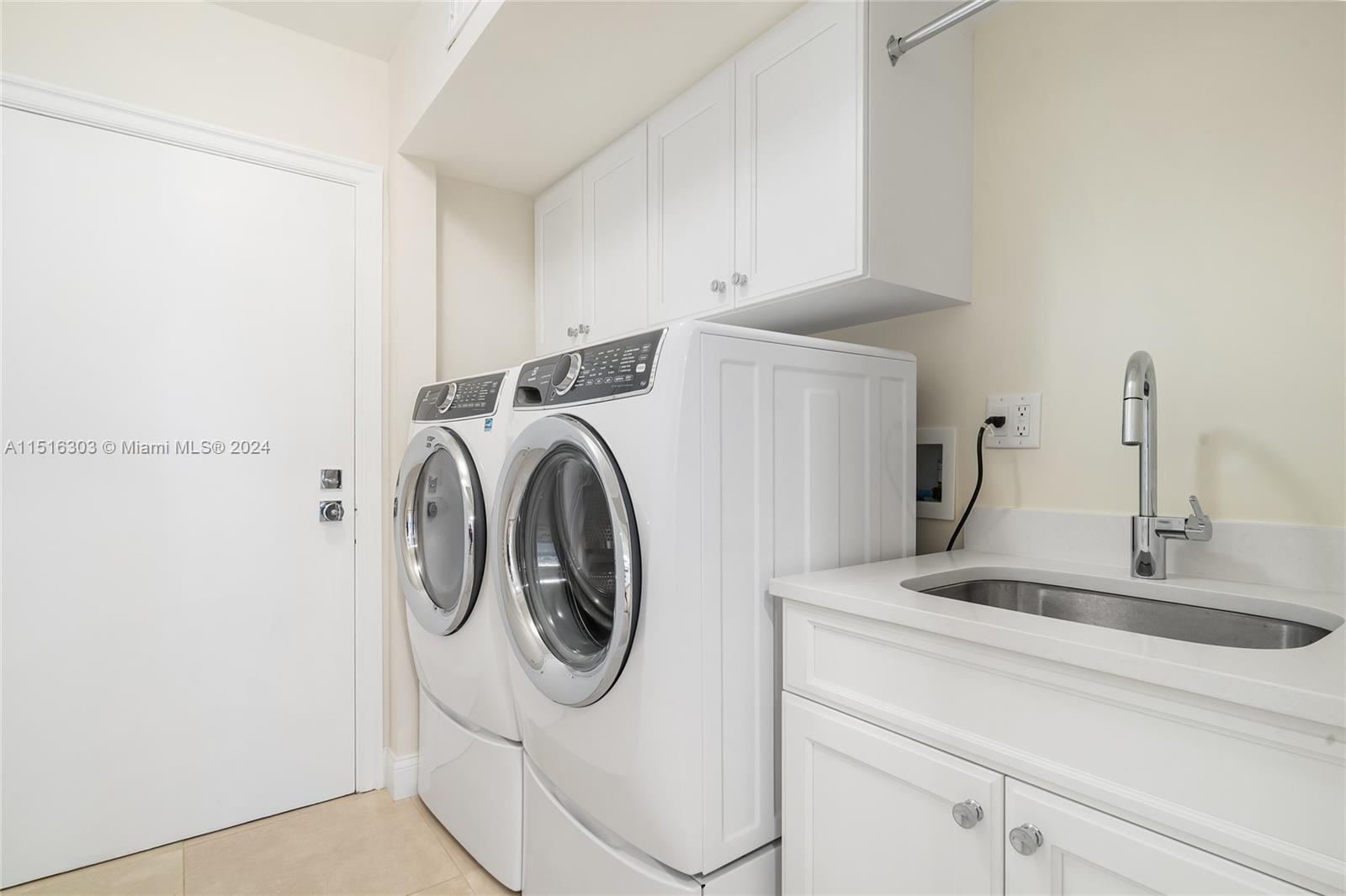 19750 Beach Rd, Jupiter, FL, 33469 United States, 3 Bedrooms Bedrooms, ,3 BathroomsBathrooms,Residential,For Sale,Beach Rd,A11516303