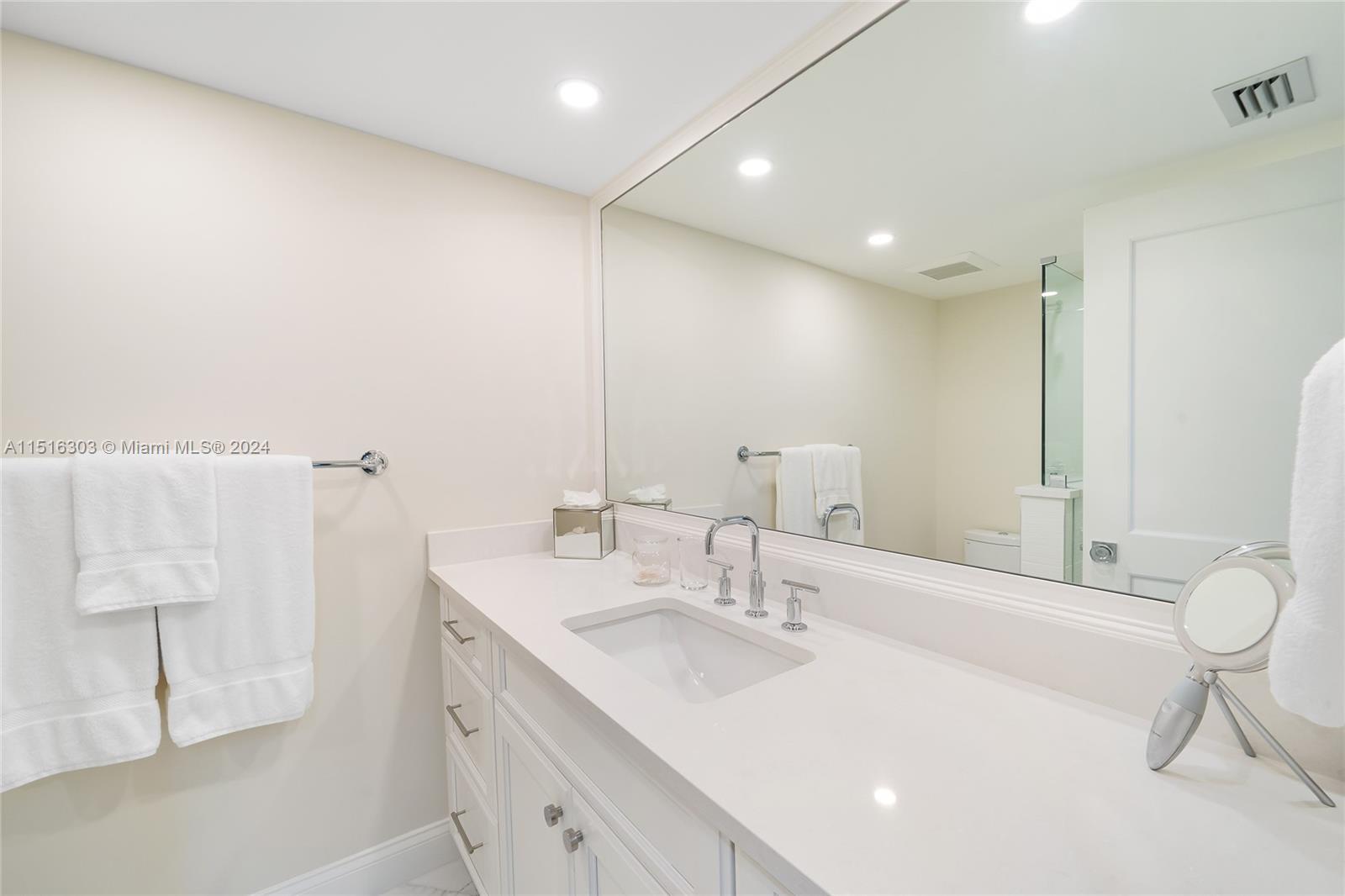 19750 Beach Rd, Jupiter, FL, 33469 United States, 3 Bedrooms Bedrooms, ,3 BathroomsBathrooms,Residential,For Sale,Beach Rd,A11516303