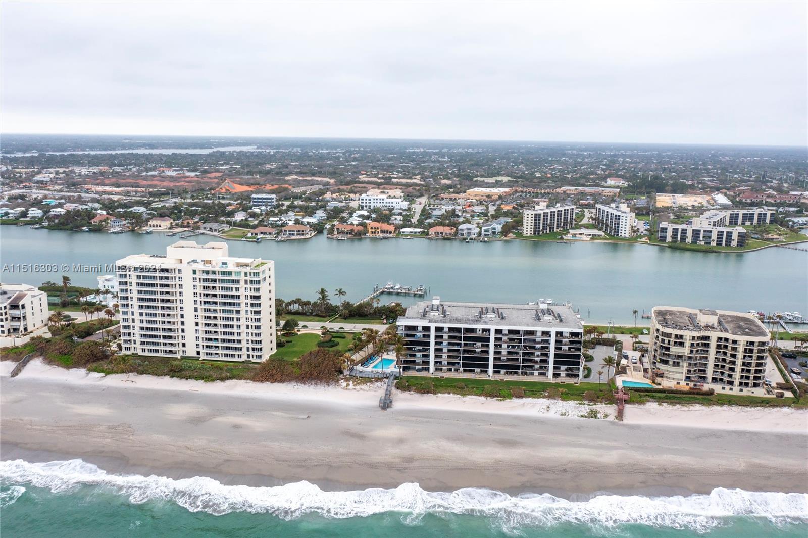 19750 Beach Rd, Jupiter, FL, 33469 United States, 3 Bedrooms Bedrooms, ,3 BathroomsBathrooms,Residential,For Sale,Beach Rd,A11516303