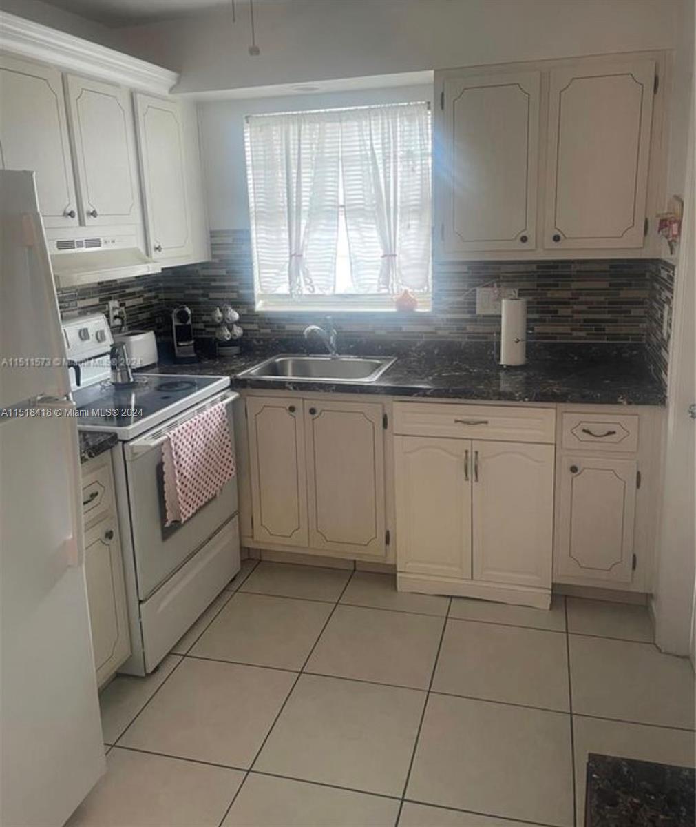 501 Blue Heron Dr 114-A, Hallandale Beach, Florida 33009, 2 Bedrooms Bedrooms, ,2 BathroomsBathrooms,Residentiallease,For Rent,501 Blue Heron Dr 114-A,A11518418