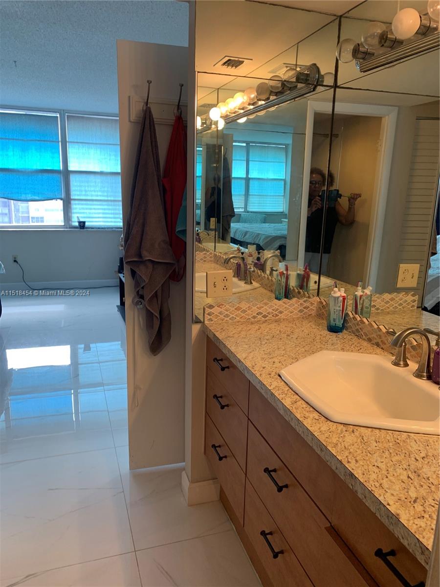 1400 Saint Charles, Pembroke Pines, FL, 33026 United States, 2 Bedrooms Bedrooms, ,2 BathroomsBathrooms,Residential,For Sale,Saint Charles,A11518454