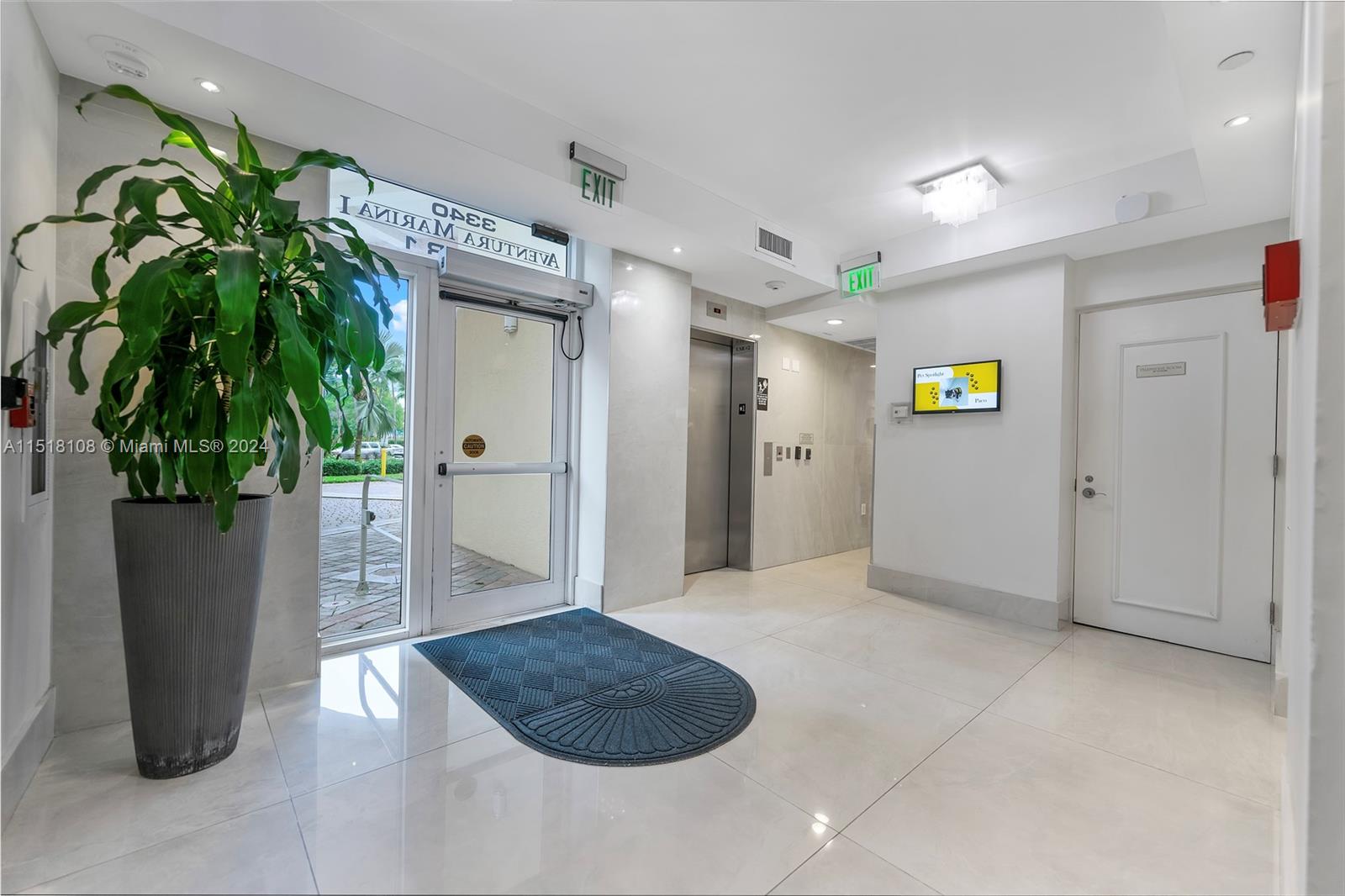 3340 190th St, Aventura, FL, 33180 United States, 3 Bedrooms Bedrooms, ,3 BathroomsBathrooms,Residential,For Sale,190th St,A11518108