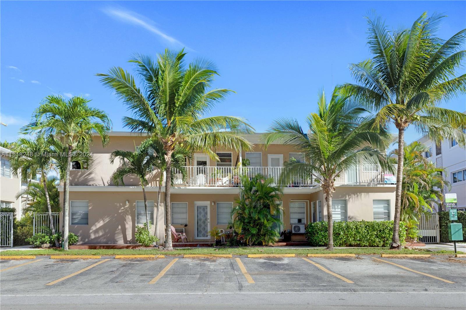 7909 East Dr 204, North Bay Village, Florida 33141, 1 Bedroom Bedrooms, ,1 BathroomBathrooms,Residential,For Sale,7909 East Dr 204,A11518248