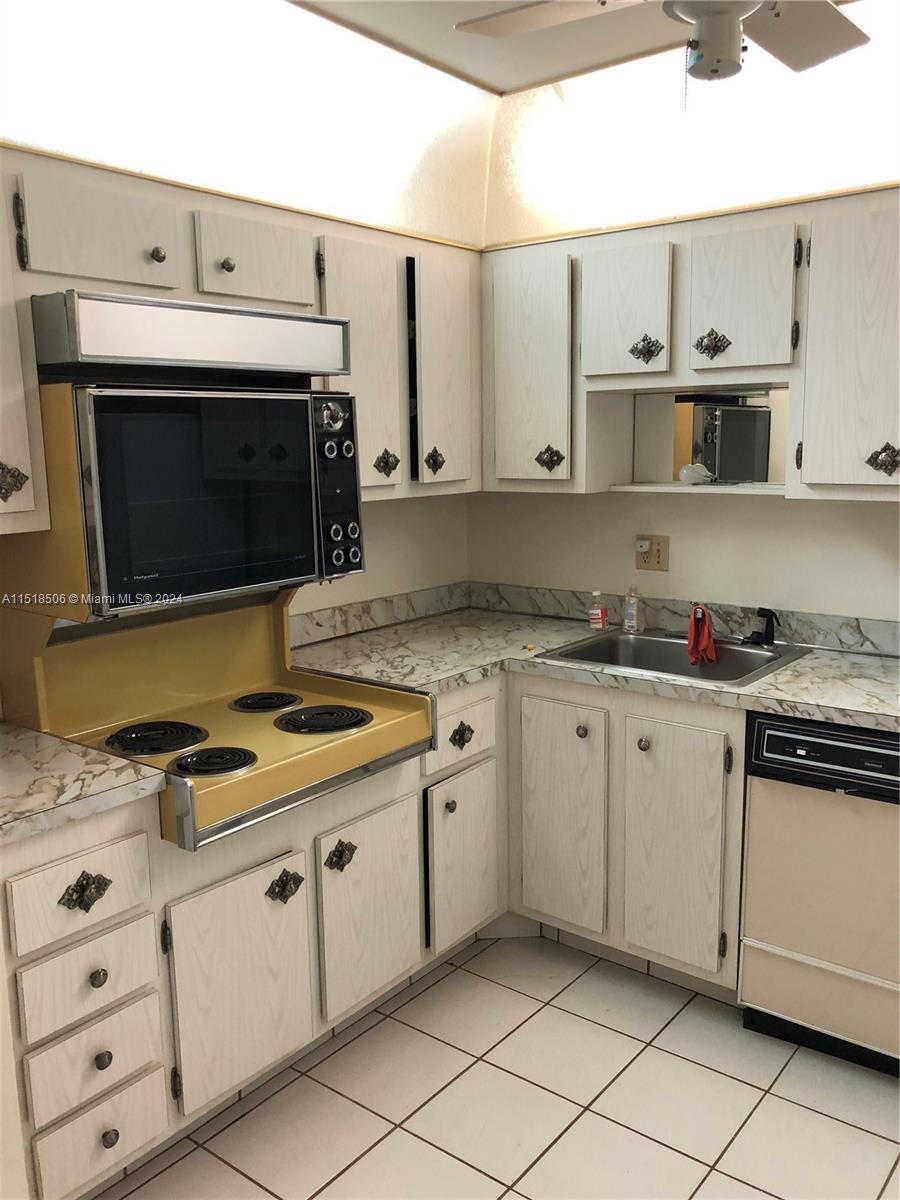 4751 21st St, Lauderhill, FL, 33313 United States, 1 Bedroom Bedrooms, ,1 BathroomBathrooms,Residential,For Sale,21st St,A11518506