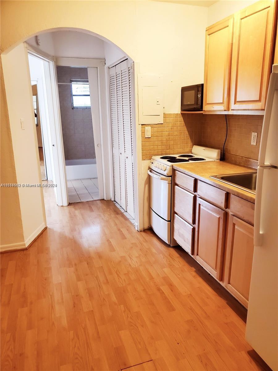 345 Michigan Ave 6, Miami Beach, Florida 33139, 1 Bedroom Bedrooms, ,1 BathroomBathrooms,Residentiallease,For Rent,345 Michigan Ave 6,A11518552