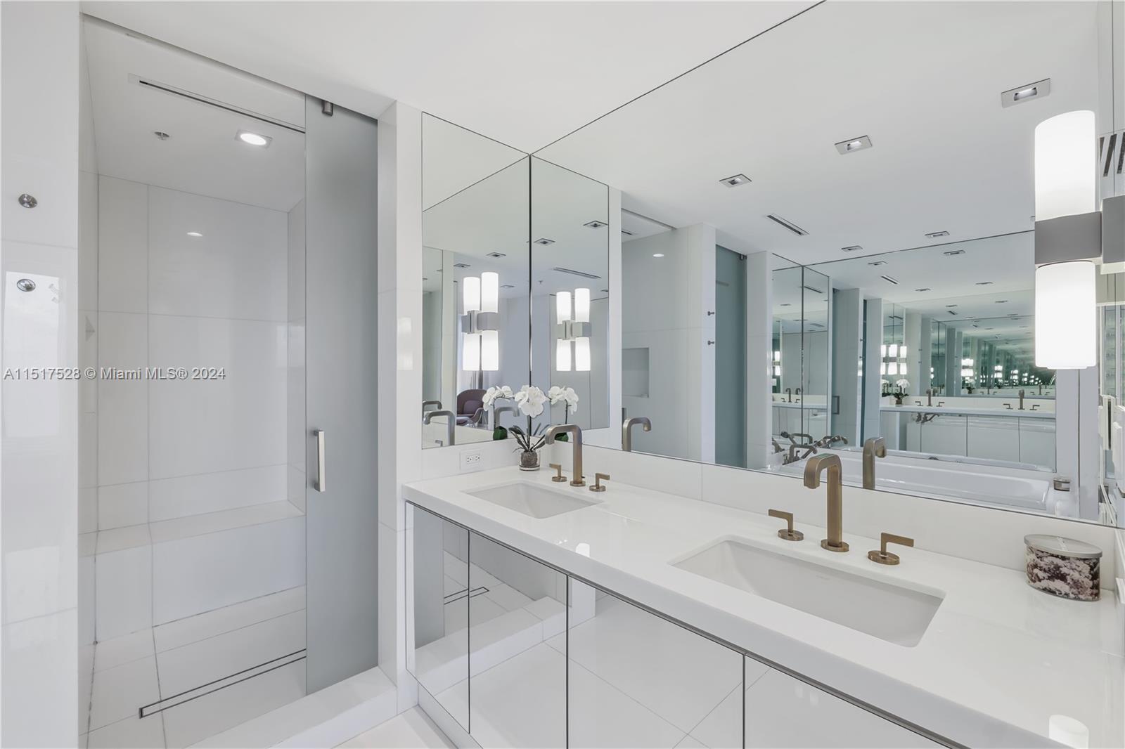 6899 Collins Ave, Miami Beach, FL, 33141 United States, 2 Bedrooms Bedrooms, ,2 BathroomsBathrooms,Residential,For Sale,Collins Ave,A11517528