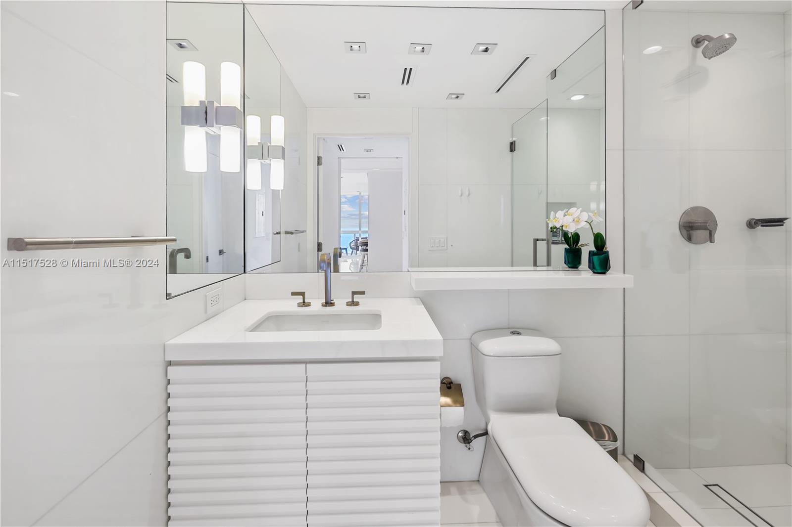 6899 Collins Ave, Miami Beach, FL, 33141 United States, 2 Bedrooms Bedrooms, ,2 BathroomsBathrooms,Residential,For Sale,Collins Ave,A11517528