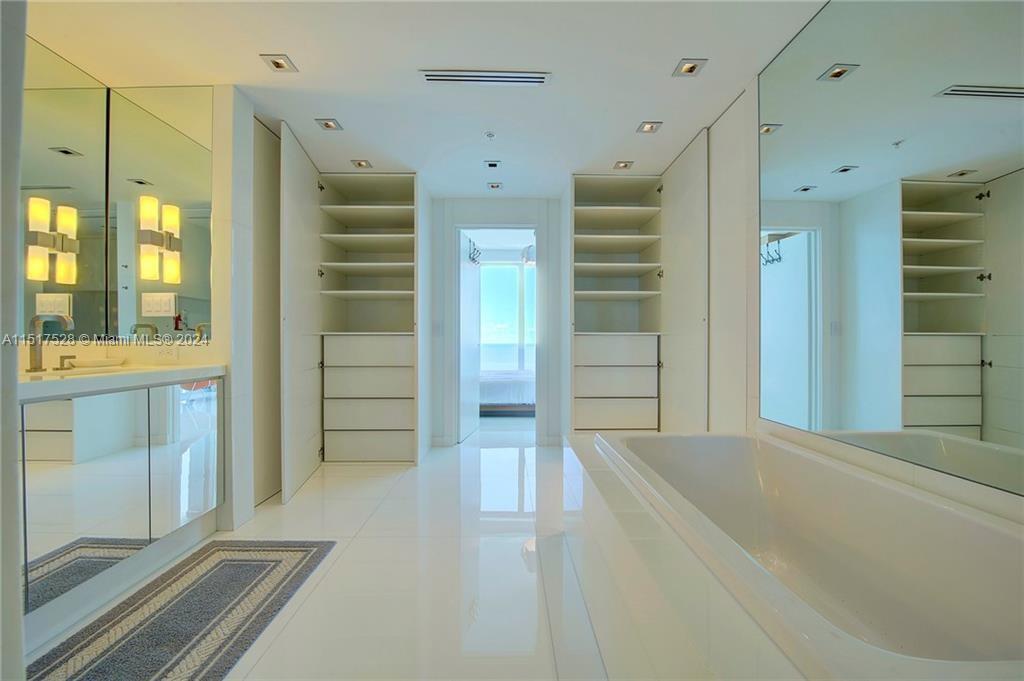 6899 Collins Ave, Miami Beach, FL, 33141 United States, 2 Bedrooms Bedrooms, ,2 BathroomsBathrooms,Residential,For Sale,Collins Ave,A11517528