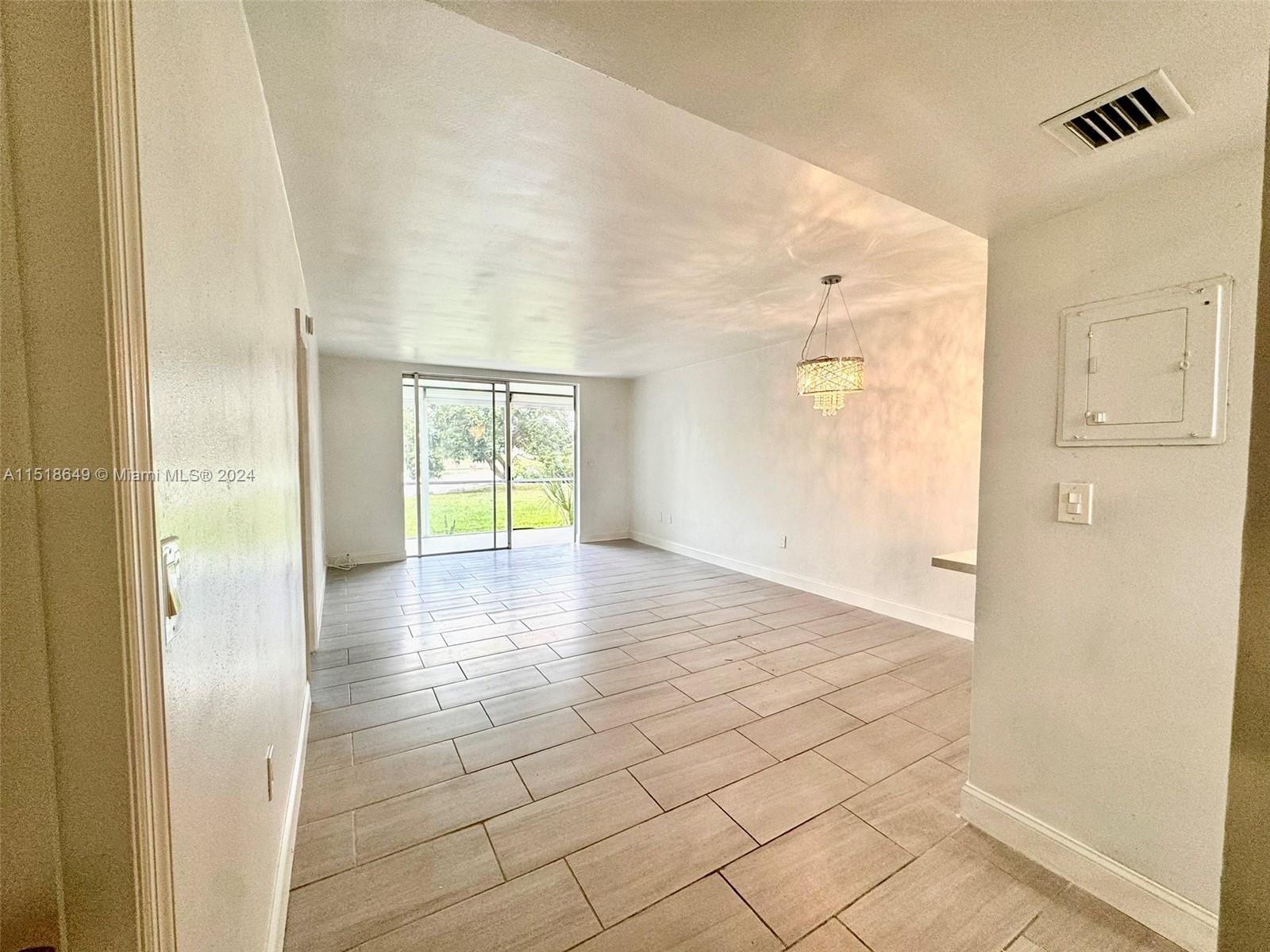 2905 Point East Dr L102, Aventura, FL 33160, 1 Bedroom Bedrooms, ,1 BathroomBathrooms,Residential,For Sale,Point East Dr,A11518649